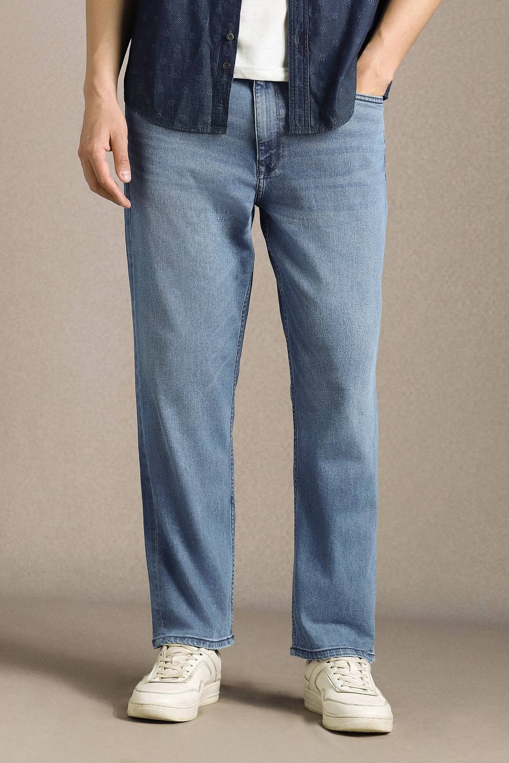 Men Light Blue Mid wash Regular Fit Jeans