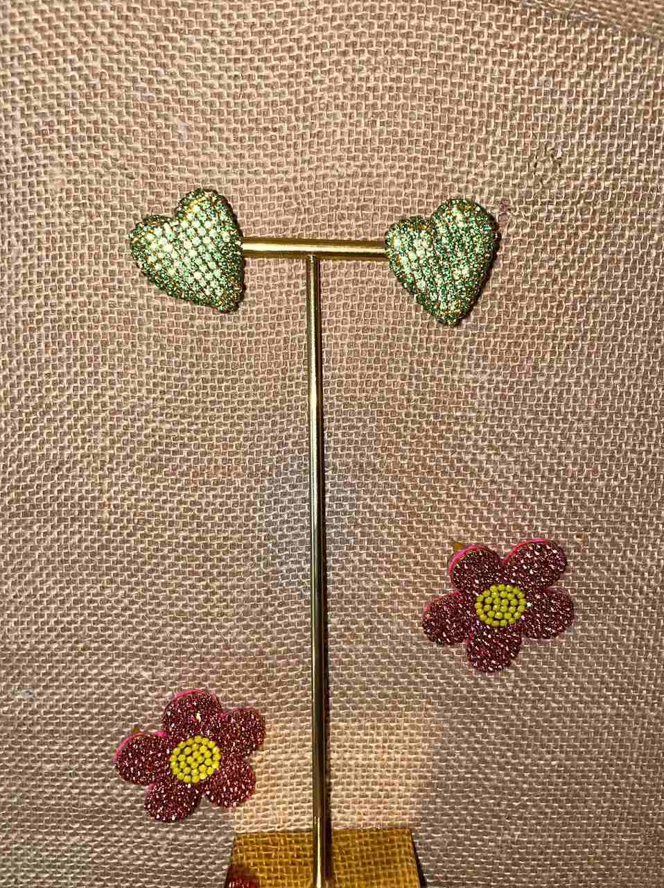 Green heart stud