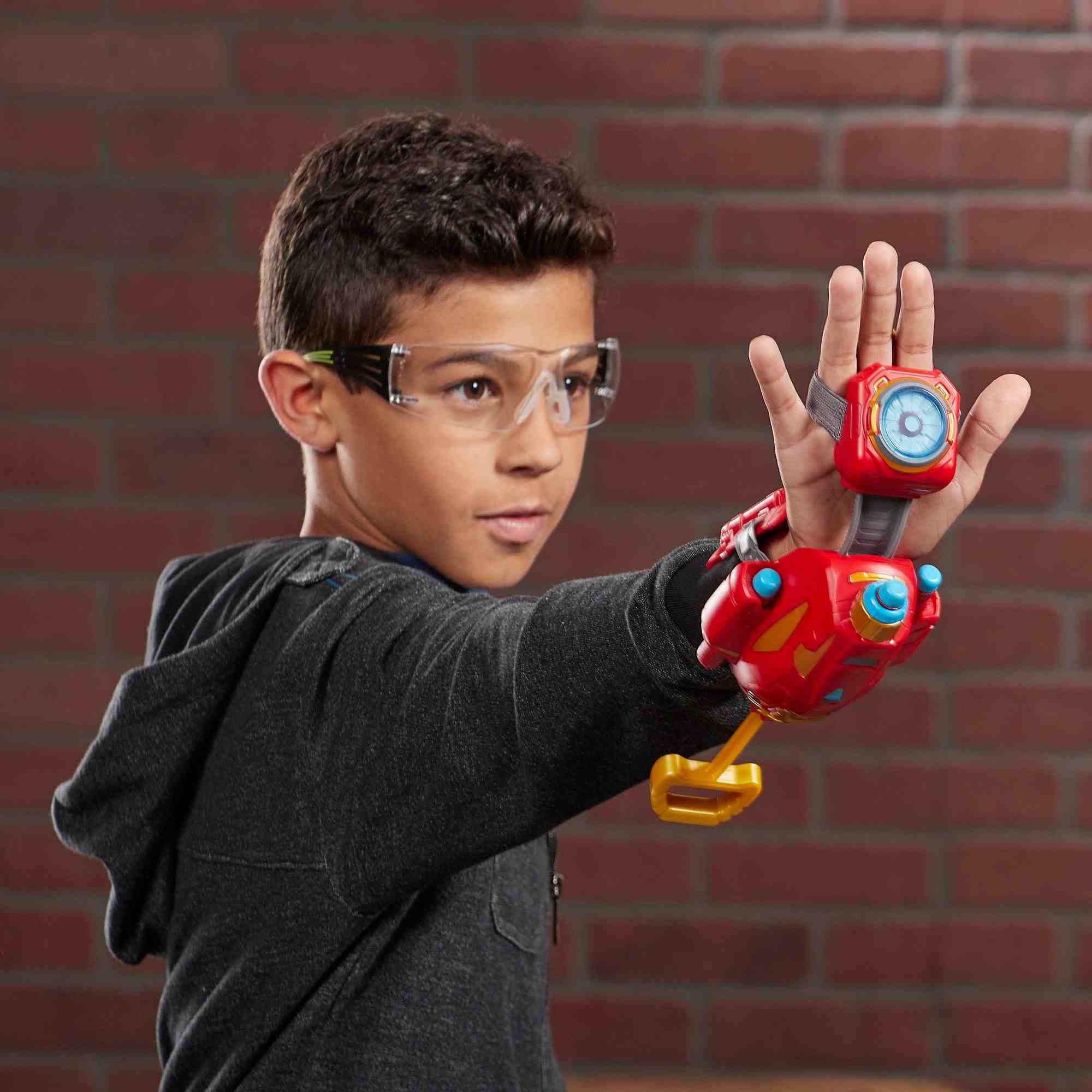 https://cdn.fynd.com/v2/falling-surf-7c8bb8/fyprod/wrkr/products/pictures/item/free/original/marvel/E7376/2/USlyv7werc-1154295_3.jpg