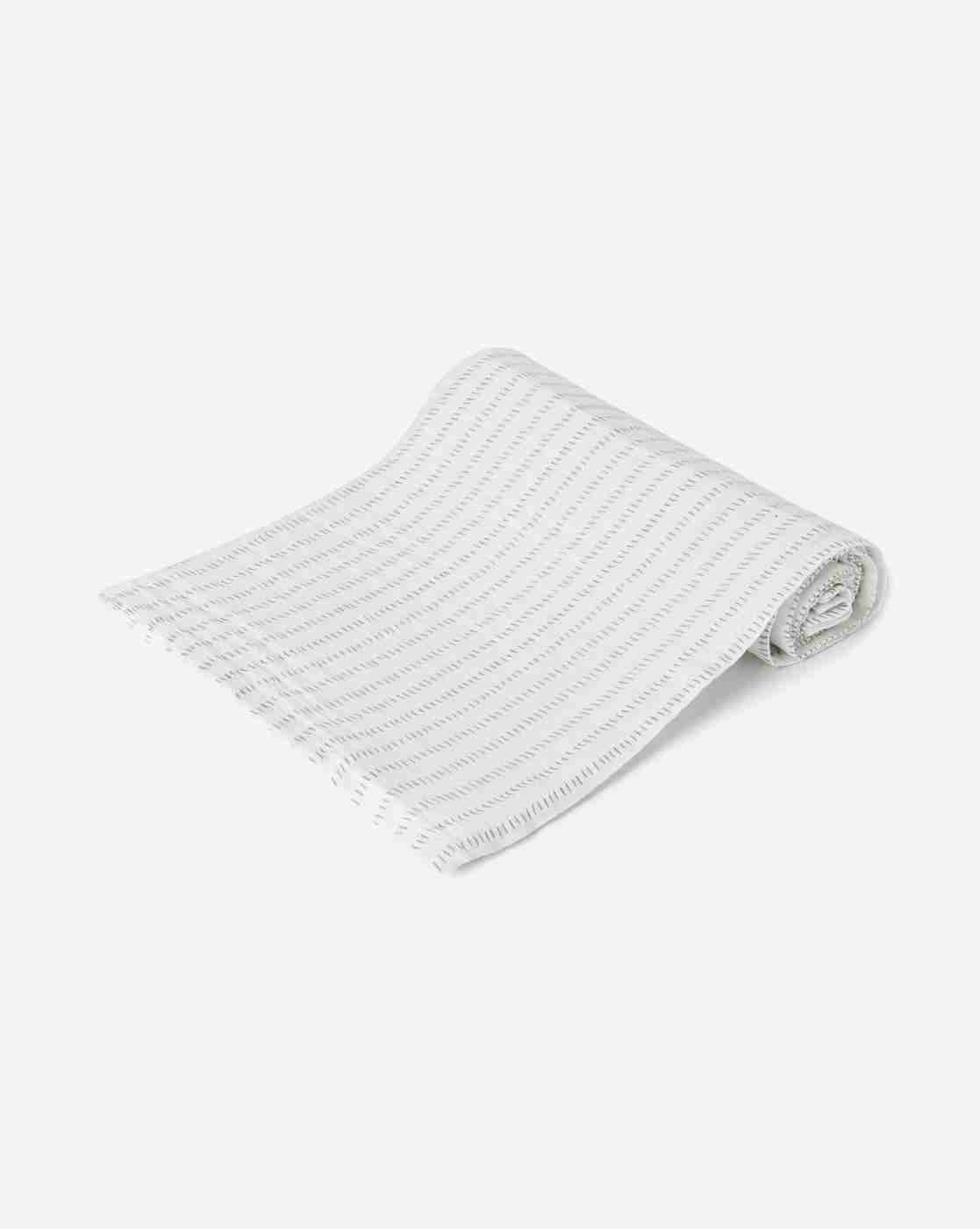 https://cdn.fynd.com/v2/falling-surf-7c8bb8/fyprod/wrkr/products/pictures/item/free/original/mila-baby/MILAB218/3/vE04QSJC1k-492412466-4.jpg
