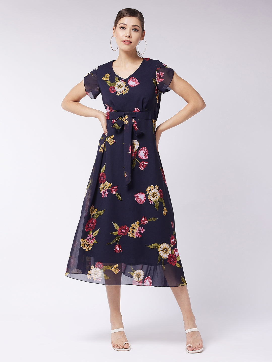 MISS CHASE | Multicolored-Base-Navy Blue V-Neck Short Sleeve Floral Pleated Midi Dress