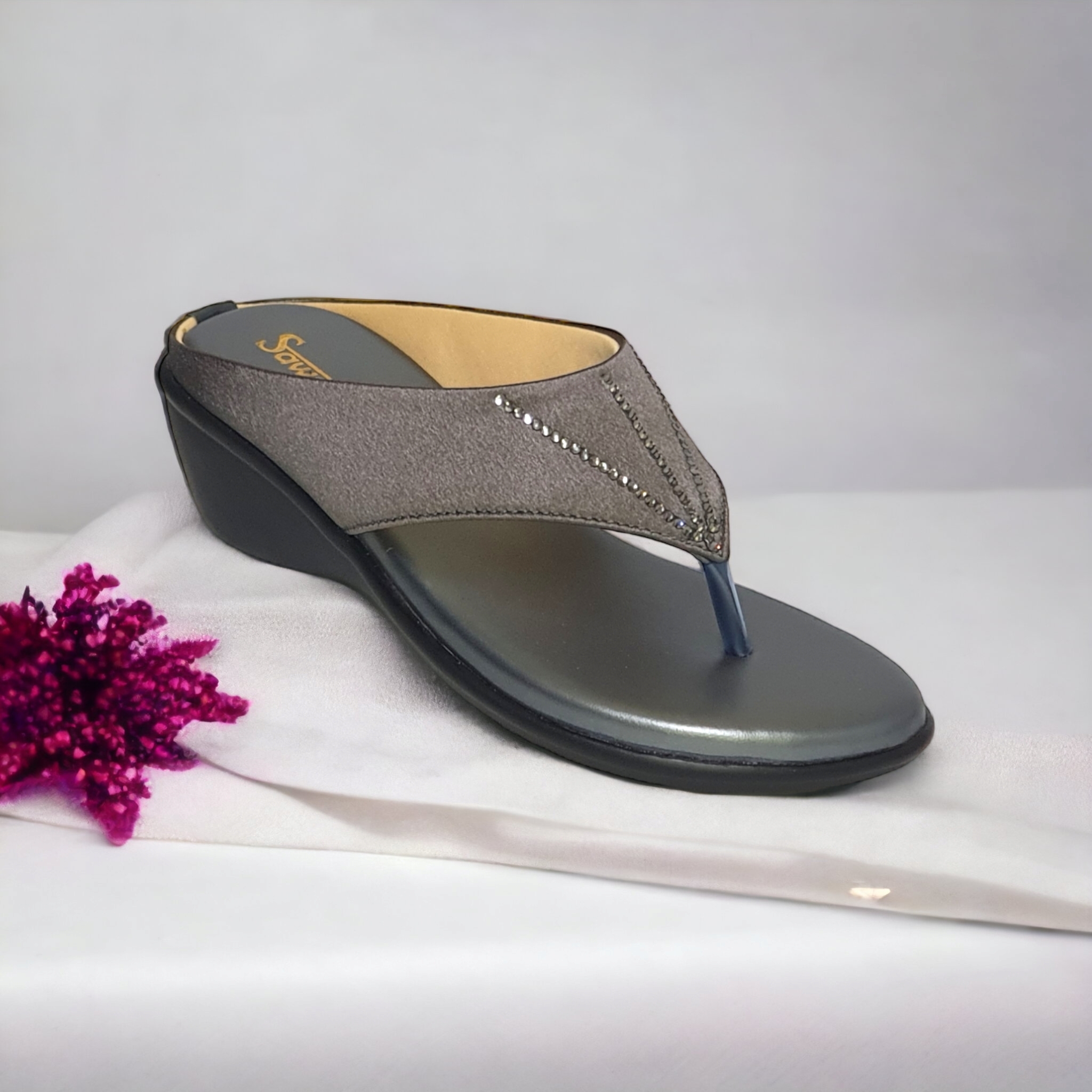 Sawadi women flat sandals and chappals