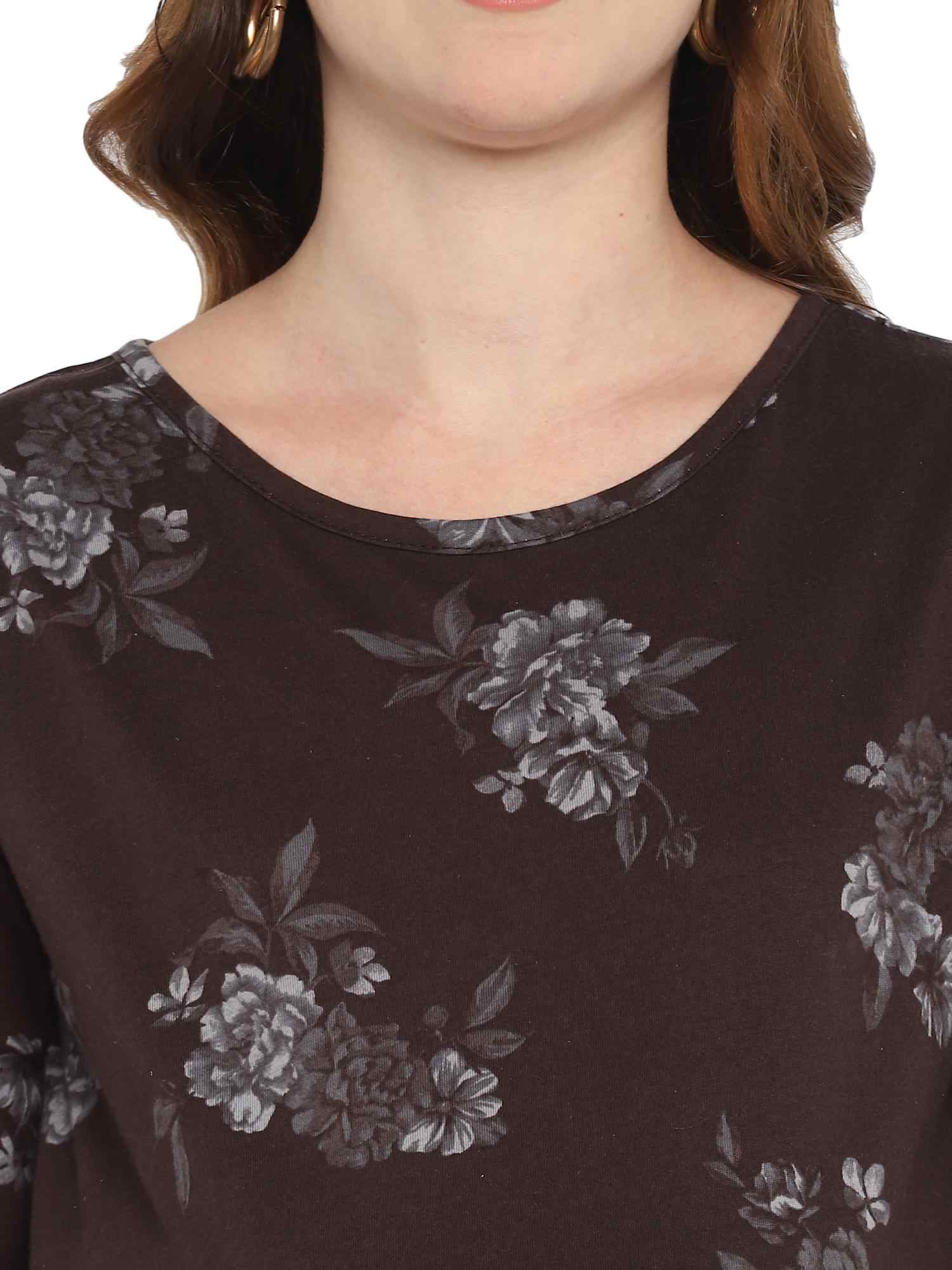 https://cdn.fynd.com/v2/falling-surf-7c8bb8/fyprod/wrkr/products/pictures/item/free/original/momsoon/MCMTSS2209/6/nf2-JxKErI-410262828001-7.jpg