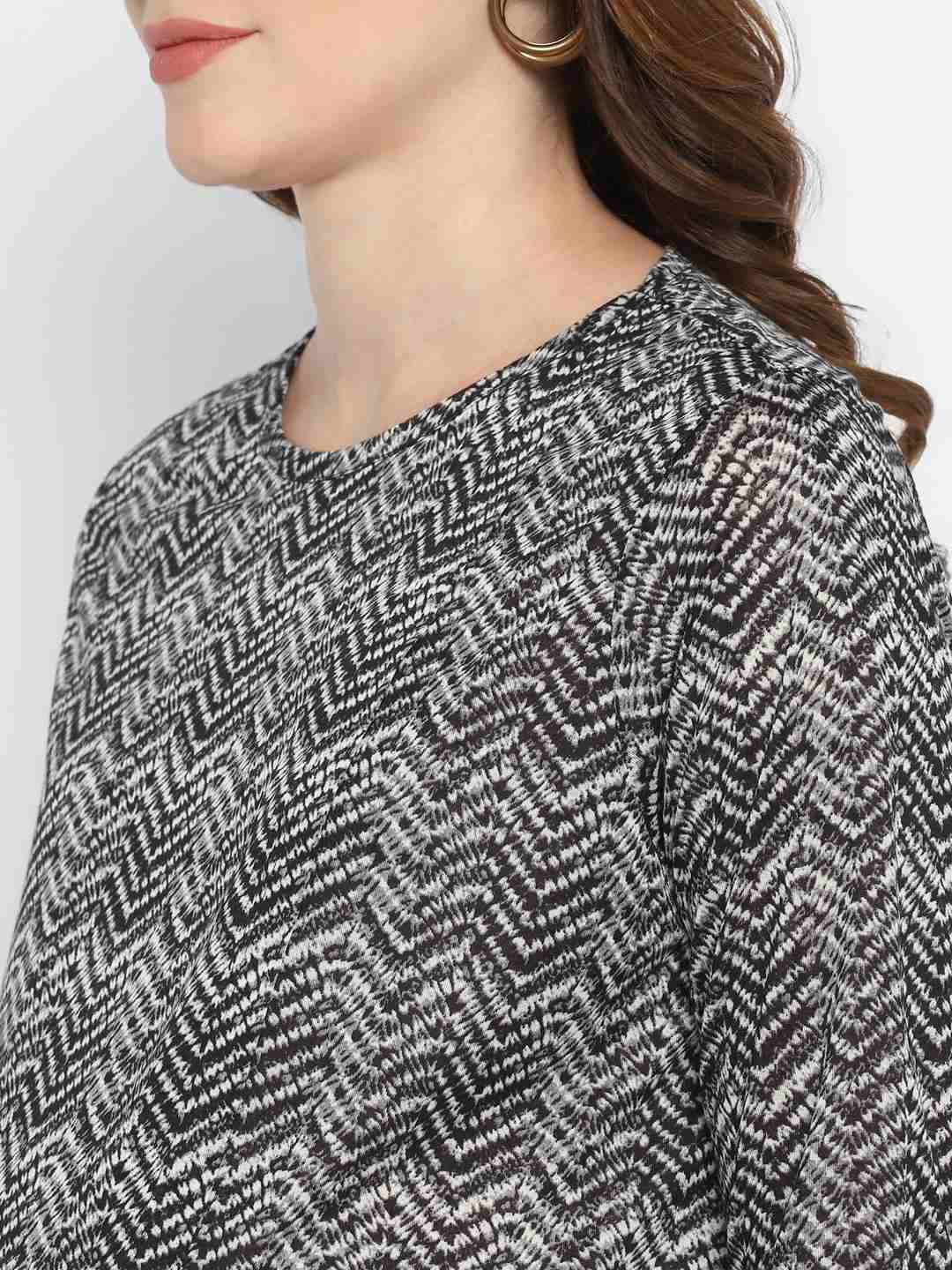 https://cdn.fynd.com/v2/falling-surf-7c8bb8/fyprod/wrkr/products/pictures/item/free/original/momsoon/MCMTSS2212/8/_7HuB_hRH1-410262831001-8.jpg
