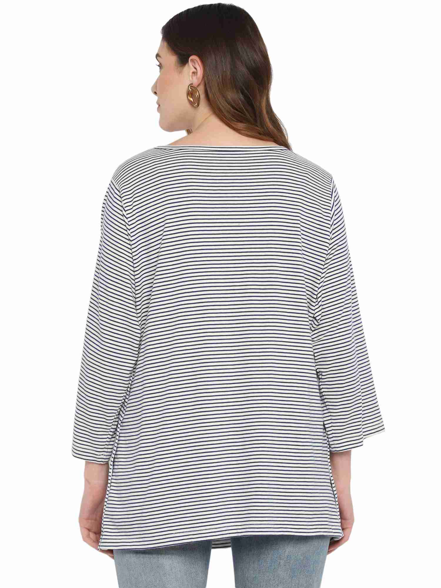 https://cdn.fynd.com/v2/falling-surf-7c8bb8/fyprod/wrkr/products/pictures/item/free/original/momsoon/MCMTSS2213/3/0qDYz-WK0u-410262832001-4.jpg
