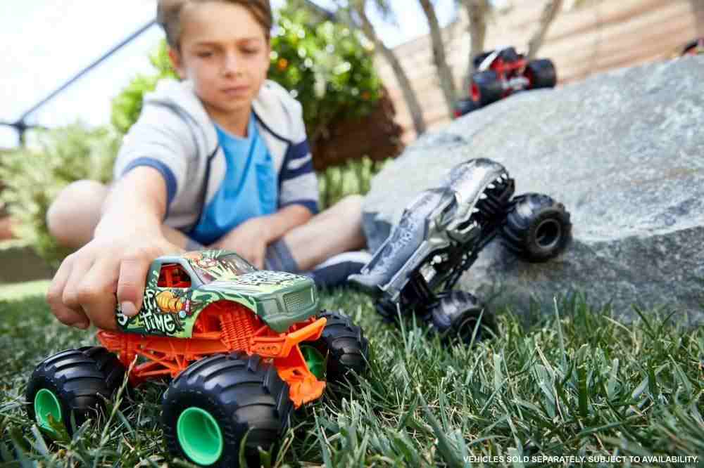 https://cdn.fynd.com/v2/falling-surf-7c8bb8/fyprod/wrkr/products/pictures/item/free/original/monster-truck/FYJ83/3/NuvX7EIhxk-887266_4.jpg