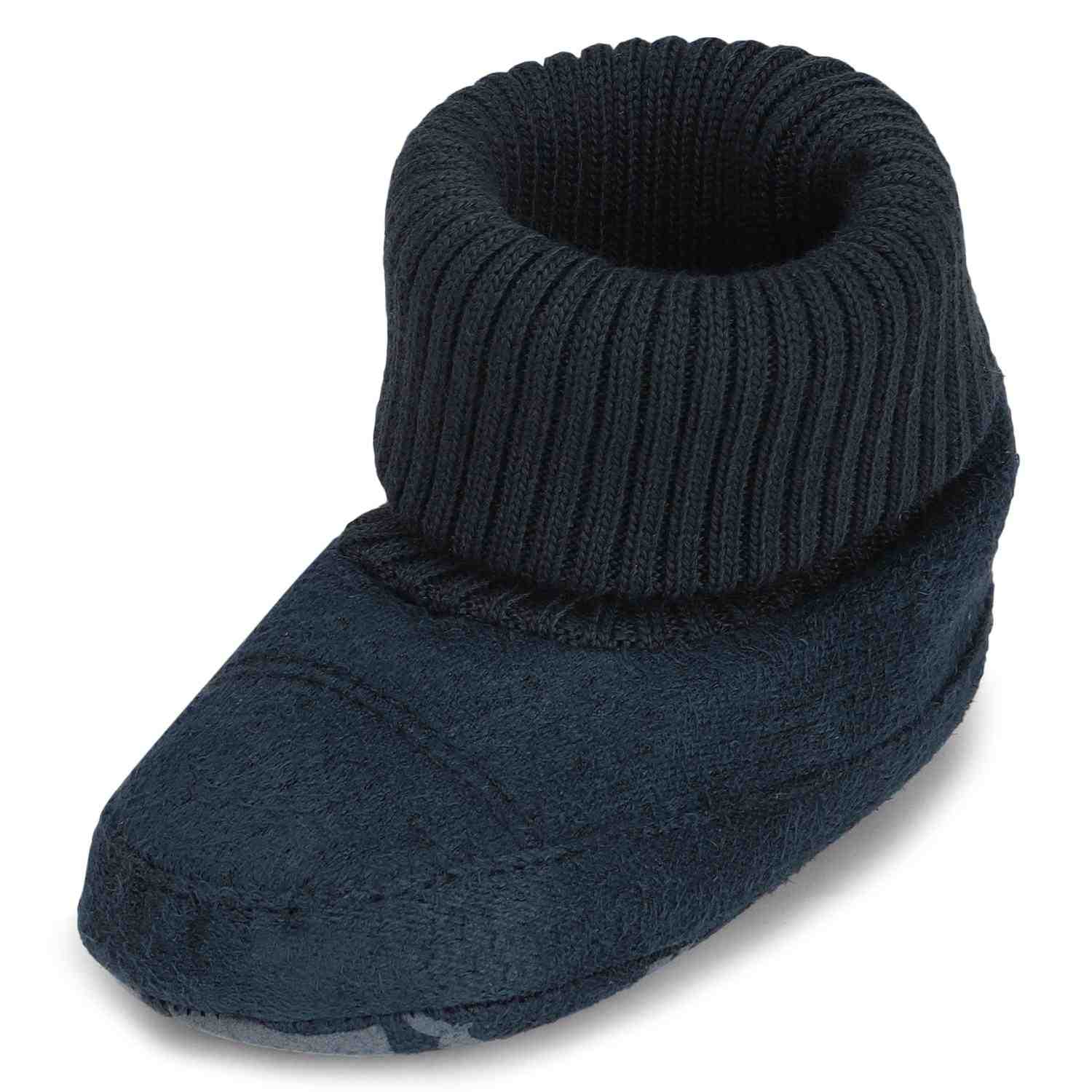 https://cdn.fynd.com/v2/falling-surf-7c8bb8/fyprod/wrkr/products/pictures/item/free/original/mothercare/CH014/3/EbJ2izG89_-410260924001-4.jpg