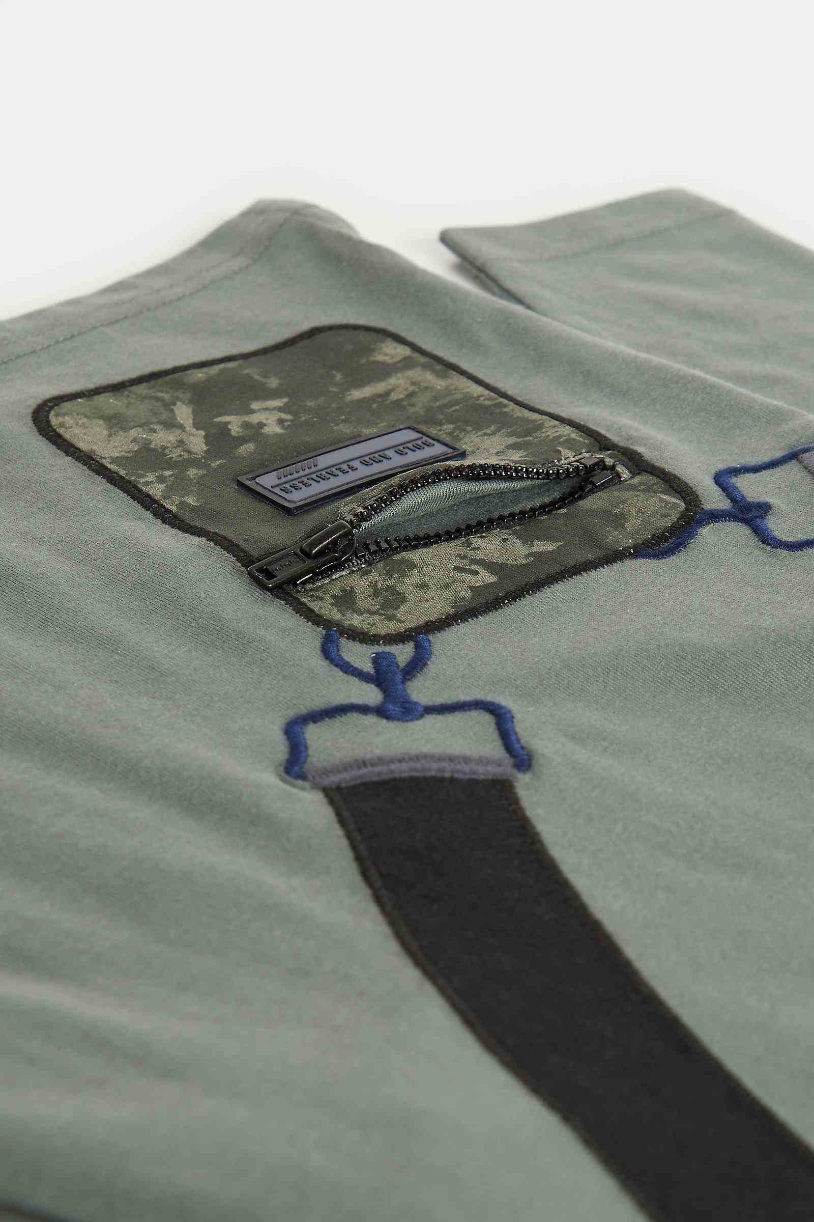 https://cdn.fynd.com/v2/falling-surf-7c8bb8/fyprod/wrkr/products/pictures/item/free/original/mothercare/FB931/3/GA5KCv_cGJ-410262409001_4.jpg