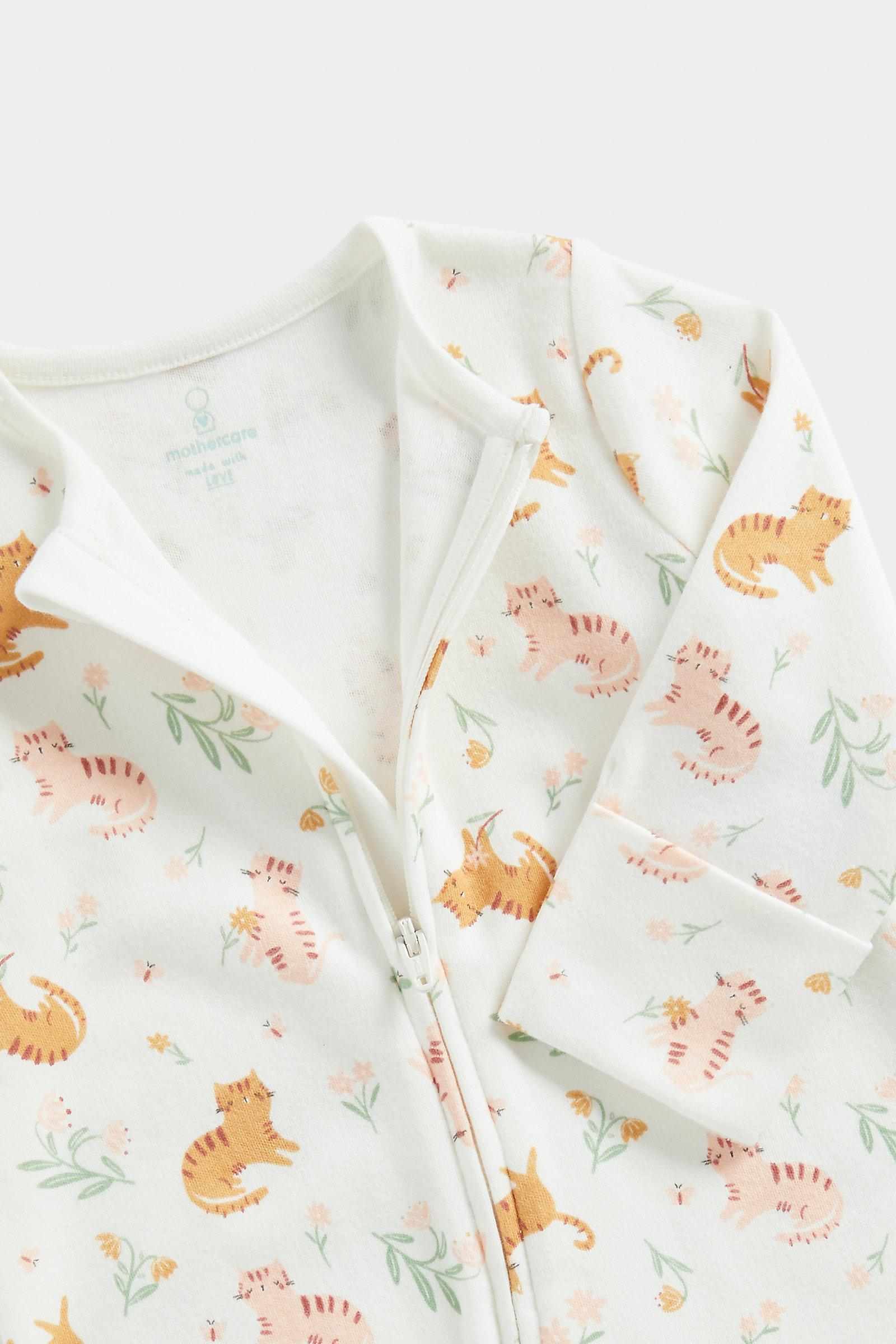 https://cdn.fynd.com/v2/falling-surf-7c8bb8/fyprod/wrkr/products/pictures/item/free/original/mothercare/FC129/2/pmyCsSK05G-410400548001_3.jpg