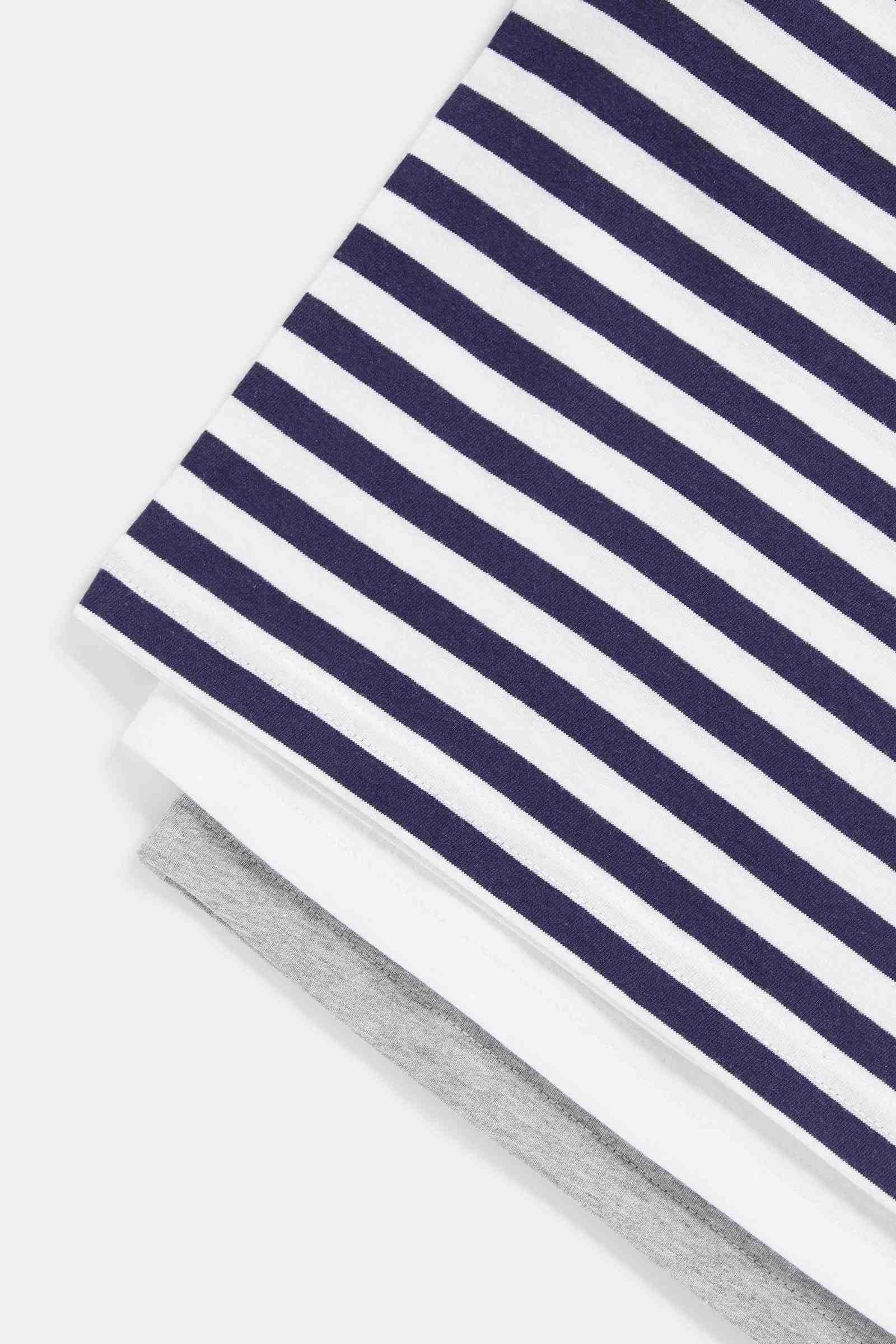 https://cdn.fynd.com/v2/falling-surf-7c8bb8/fyprod/wrkr/products/pictures/item/free/original/mothercare/FC825/3/in3SM5SA4j-410401729001_4.jpeg