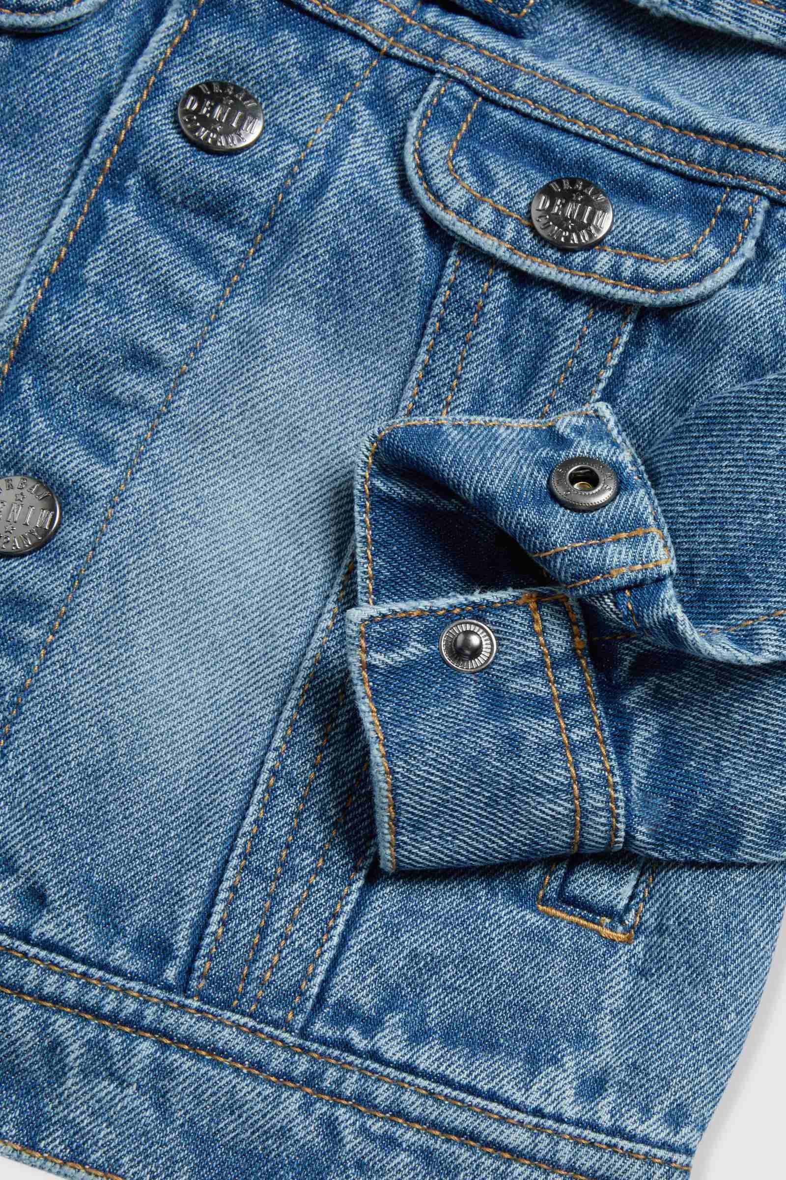 https://cdn.fynd.com/v2/falling-surf-7c8bb8/fyprod/wrkr/products/pictures/item/free/original/mothercare/JM529/3/XP-YRsnZ8i-410401324001_4.jpeg