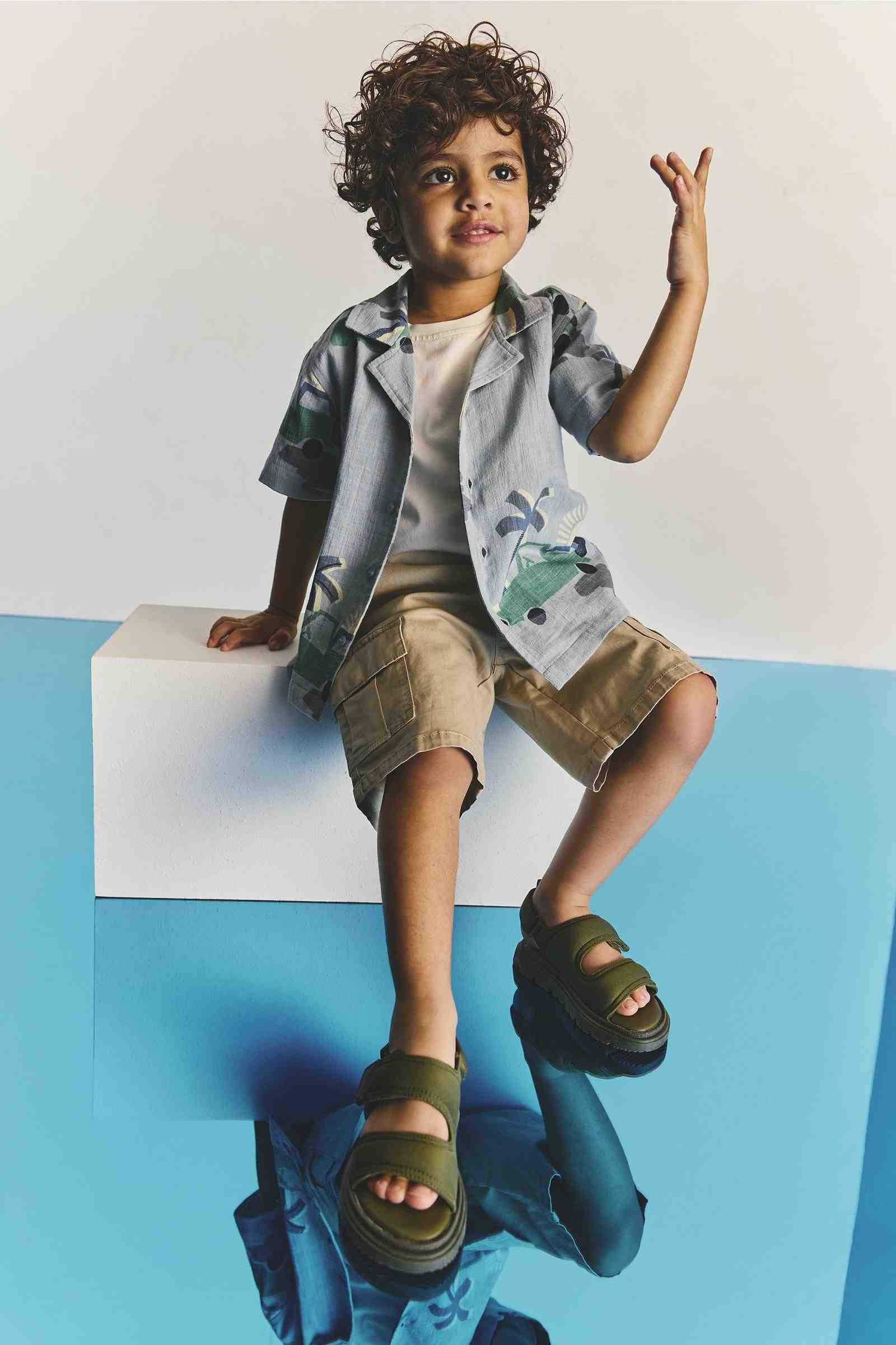 https://cdn.fynd.com/v2/falling-surf-7c8bb8/fyprod/wrkr/products/pictures/item/free/original/mothercare/LJ987/4/ZYi33wuXxm-410402304002_5.jpg