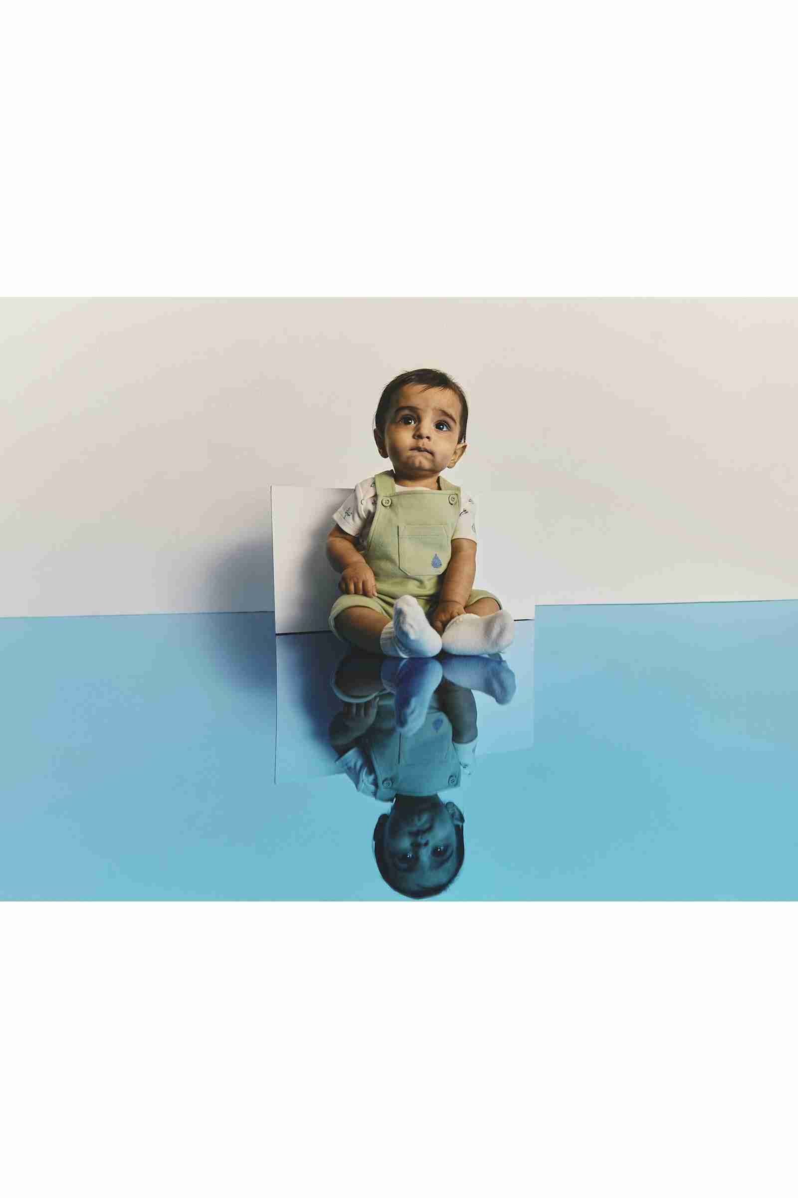https://cdn.fynd.com/v2/falling-surf-7c8bb8/fyprod/wrkr/products/pictures/item/free/original/mothercare/LK421/4/1WOjMSsWE7-410402427003_5.jpg