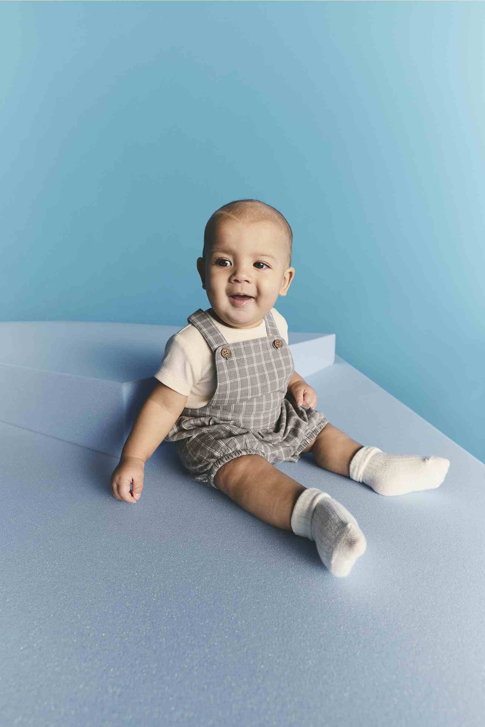 https://cdn.fynd.com/v2/falling-surf-7c8bb8/fyprod/wrkr/products/pictures/item/free/original/mothercare/LK555/6/nXJgfB12TW-410402485003_7.jpg