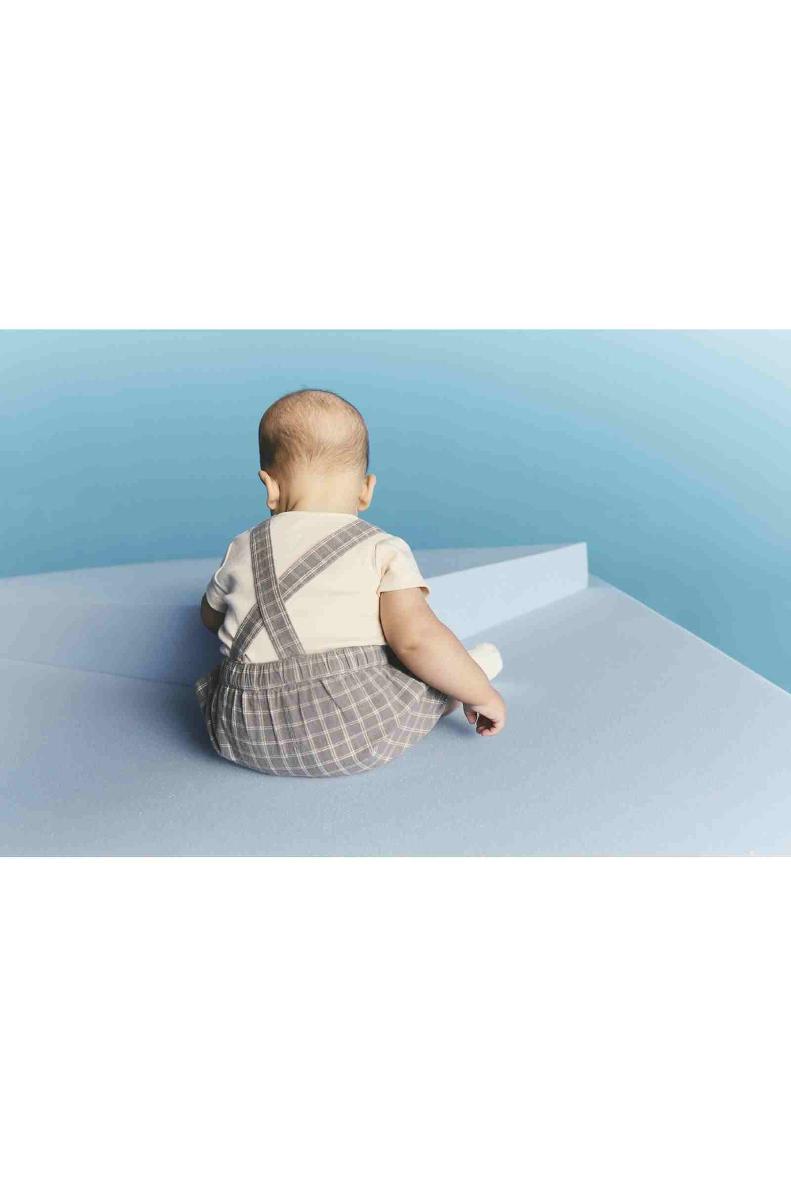 https://cdn.fynd.com/v2/falling-surf-7c8bb8/fyprod/wrkr/products/pictures/item/free/original/mothercare/LK555/7/aQuSmW44QP-410402485003_8.jpg