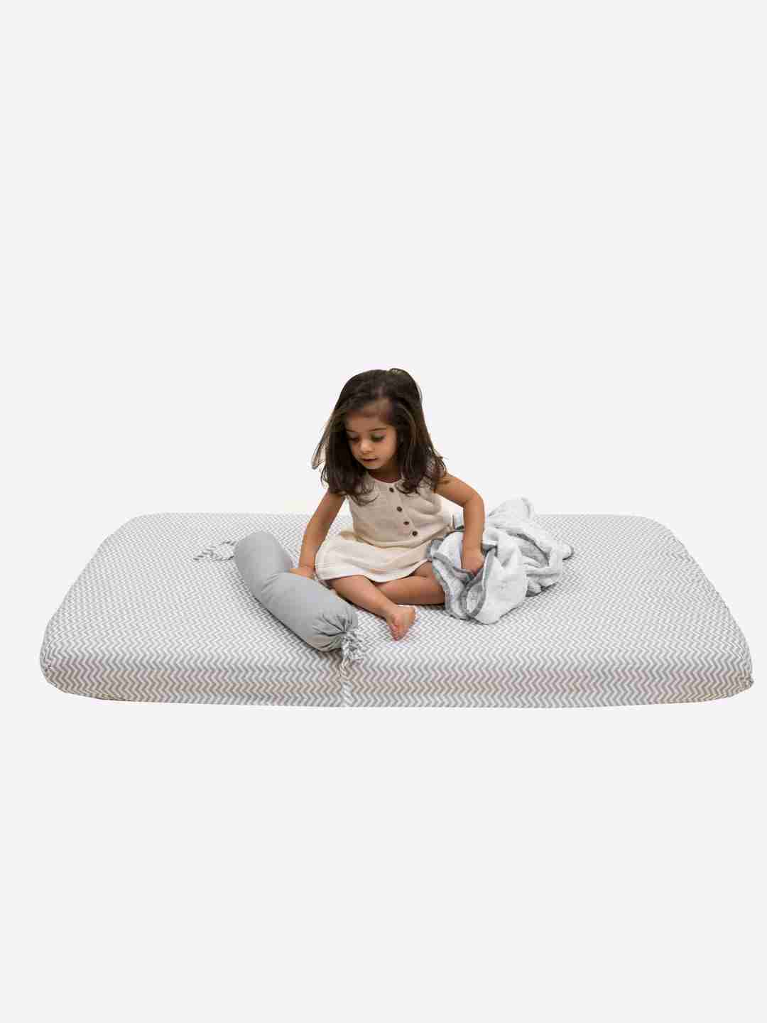 https://cdn.fynd.com/v2/falling-surf-7c8bb8/fyprod/wrkr/products/pictures/item/free/original/mothercare/MILAB153/2/CayBBK9DRr-MILAB153_3.jpg