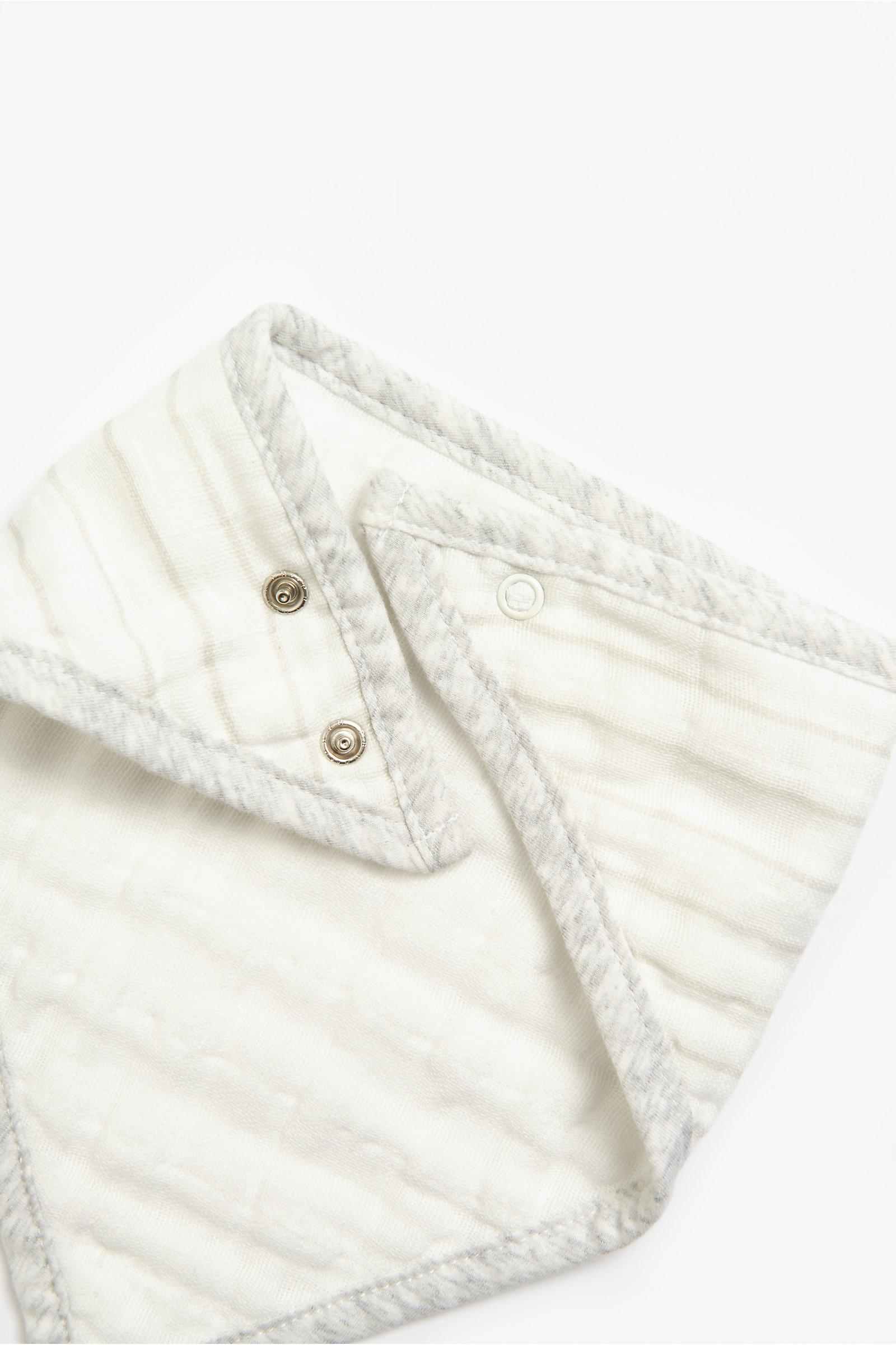 https://cdn.fynd.com/v2/falling-surf-7c8bb8/fyprod/wrkr/products/pictures/item/free/original/mothercare/UB792/5/A4X9HqDt4R-492863366_6.jpg