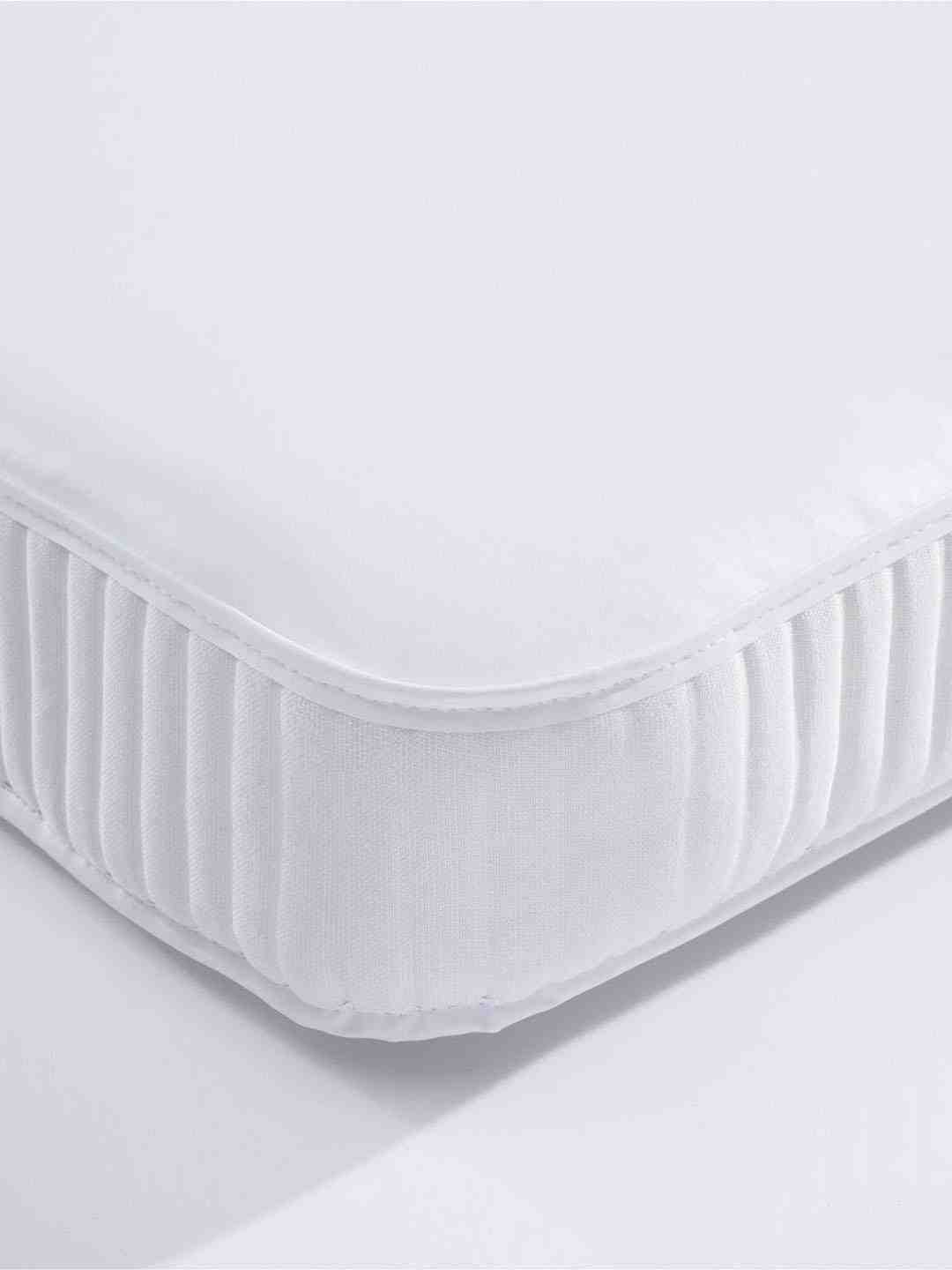 https://cdn.fynd.com/v2/falling-surf-7c8bb8/fyprod/wrkr/products/pictures/item/free/original/mothercare/Y1589ASSORTED1/1/rh327LSXg5-Y1589ASSORTED1_2.jpg