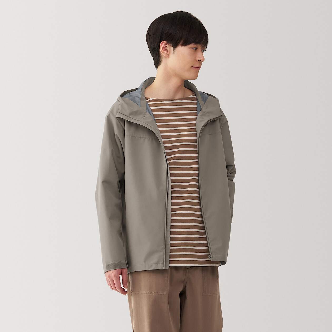 Water repellent hooded jacket