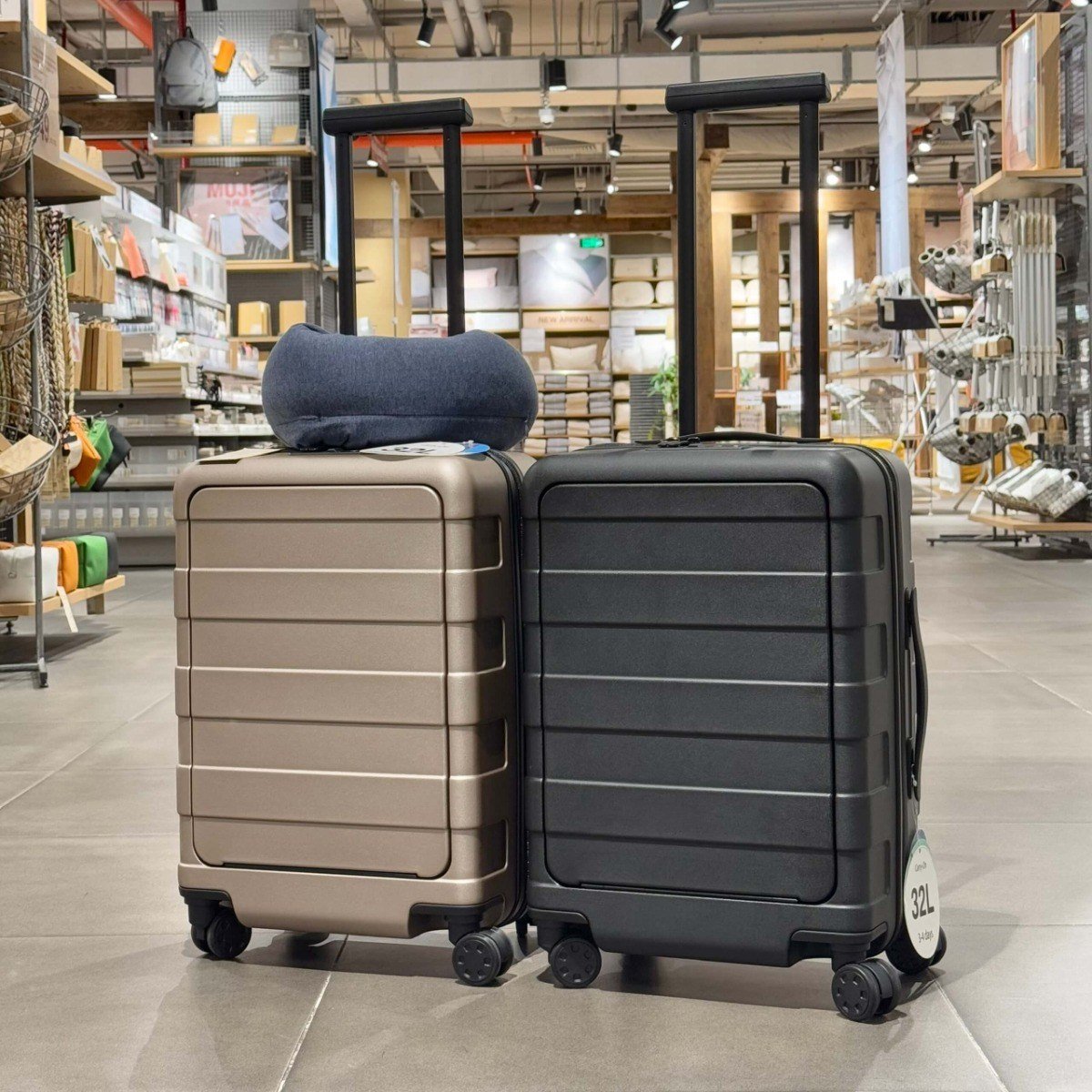 Freely adjustable handle hard shell suitcase(frontopen)(32L)