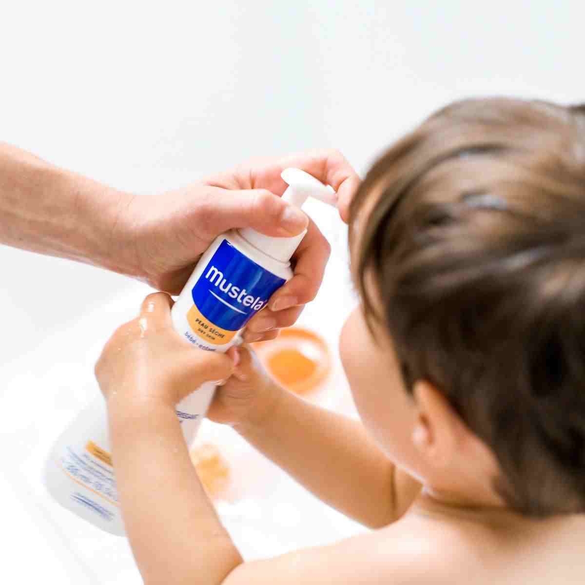 https://cdn.fynd.com/v2/falling-surf-7c8bb8/fyprod/wrkr/products/pictures/item/free/original/mustela/8703221/6/XyqONvjkwD-8703221-7.jpg