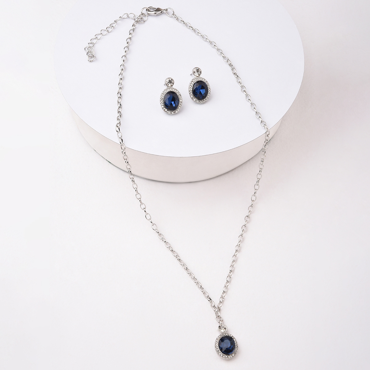 Lilly & sparkle | Lilly & Sparkle Silver Toned Chain With Oval Blue Stone Pendant And Stud Earrings 0