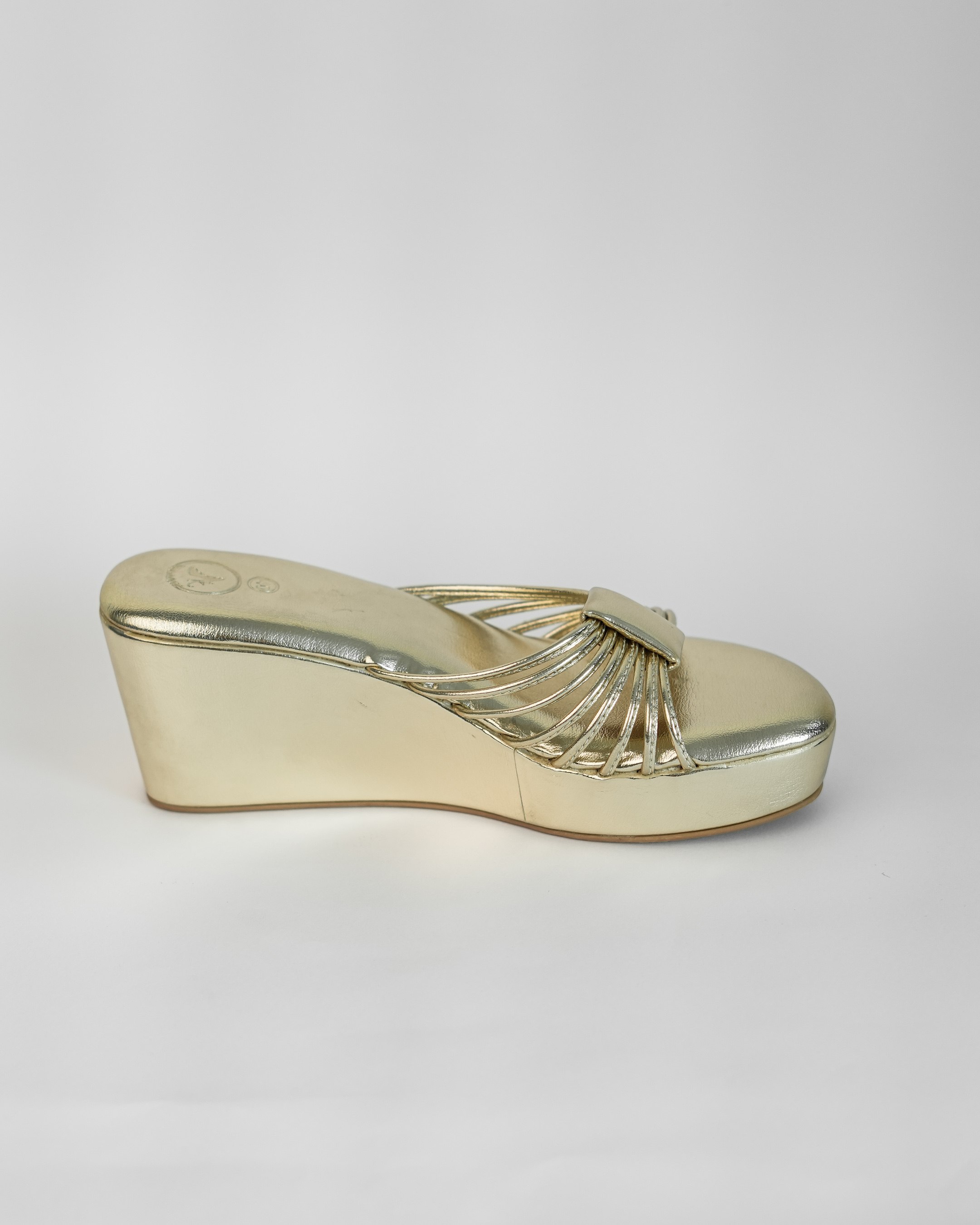GOLD BISCUIT WEDGE