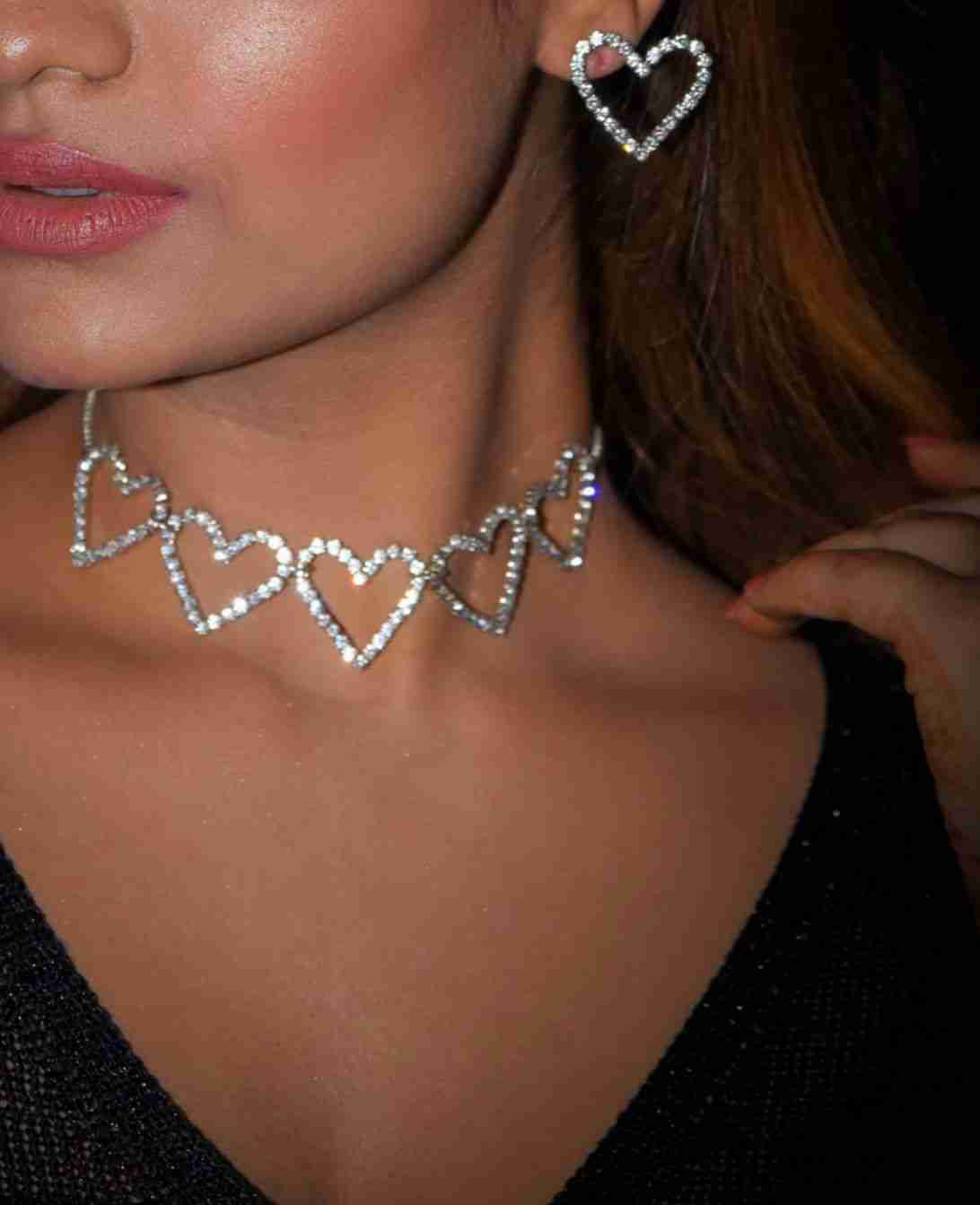 Sweetheart choker