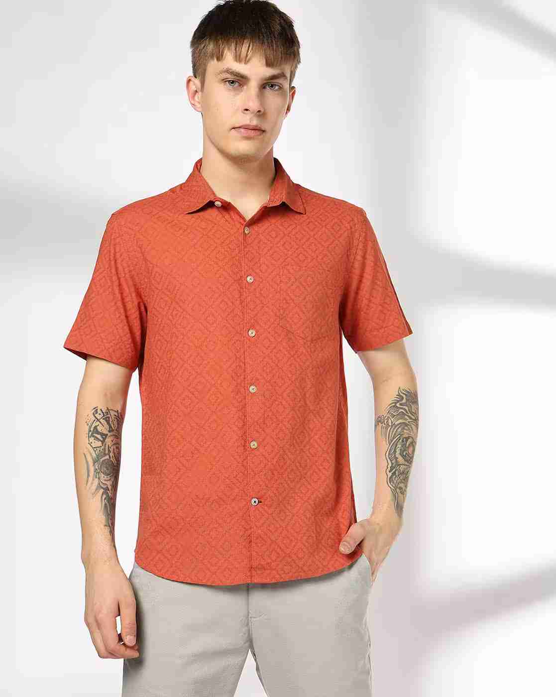 Men Geometric Print Regular Fit Shirt with Patch Pocket