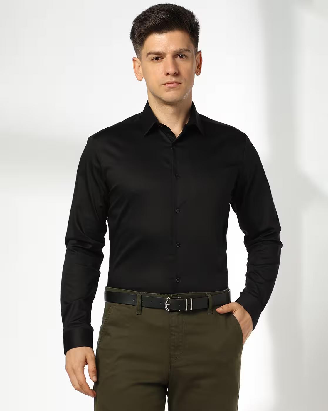 Men Slim Fit Spread Collar Shirt