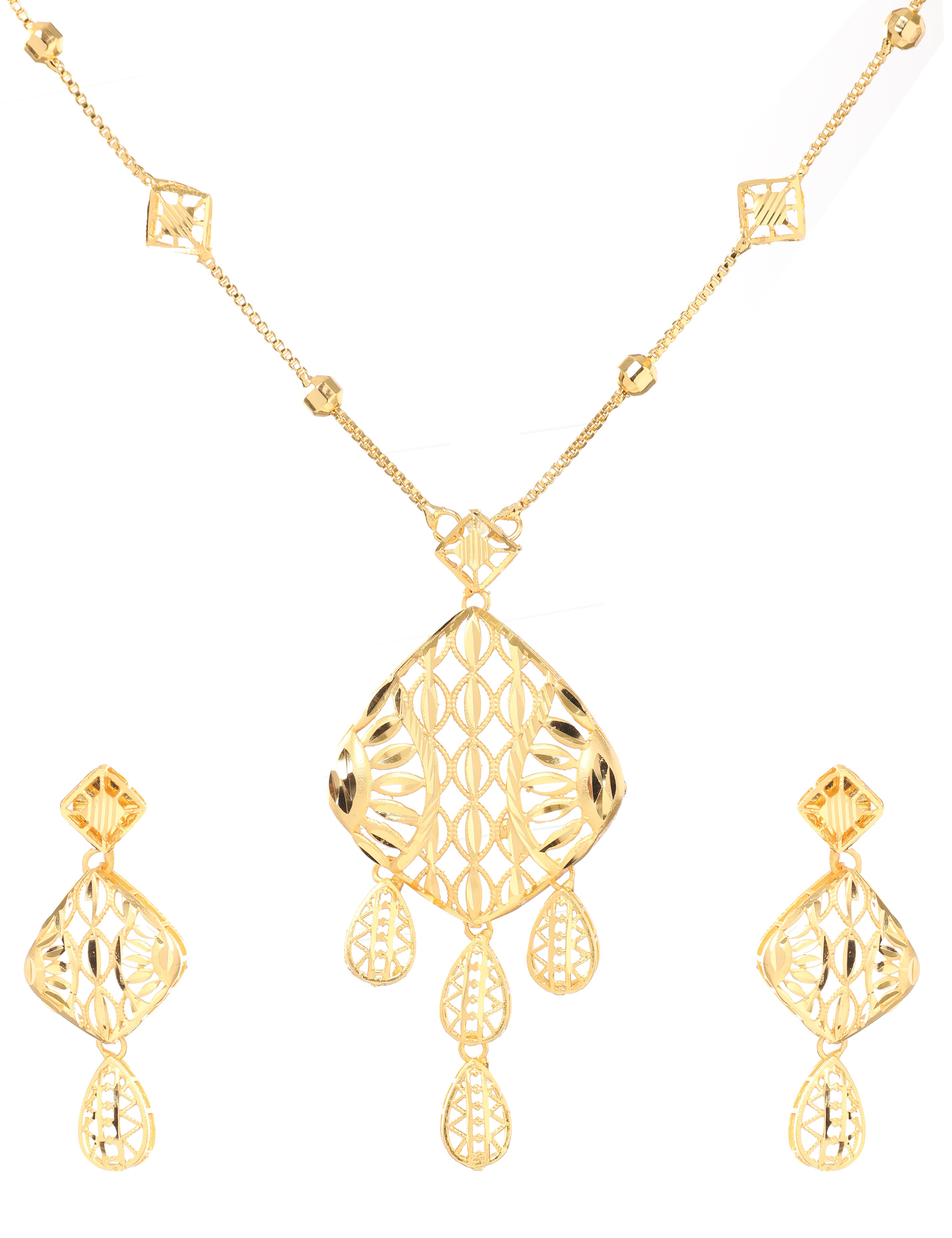 The Nila Gold Plated Pendant Chain Set