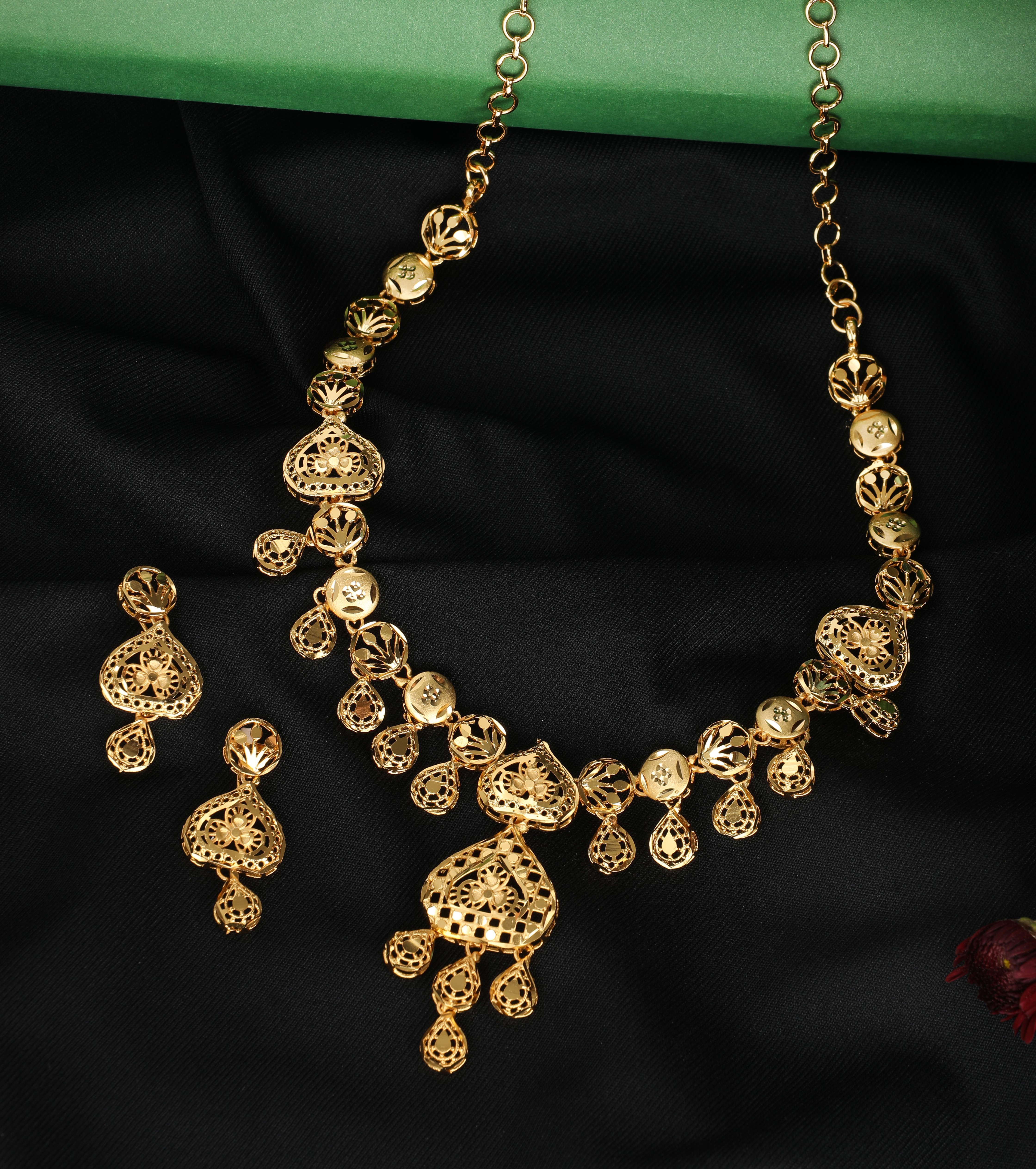 The Nila Gold Plated Short Necklace with Drop Earings