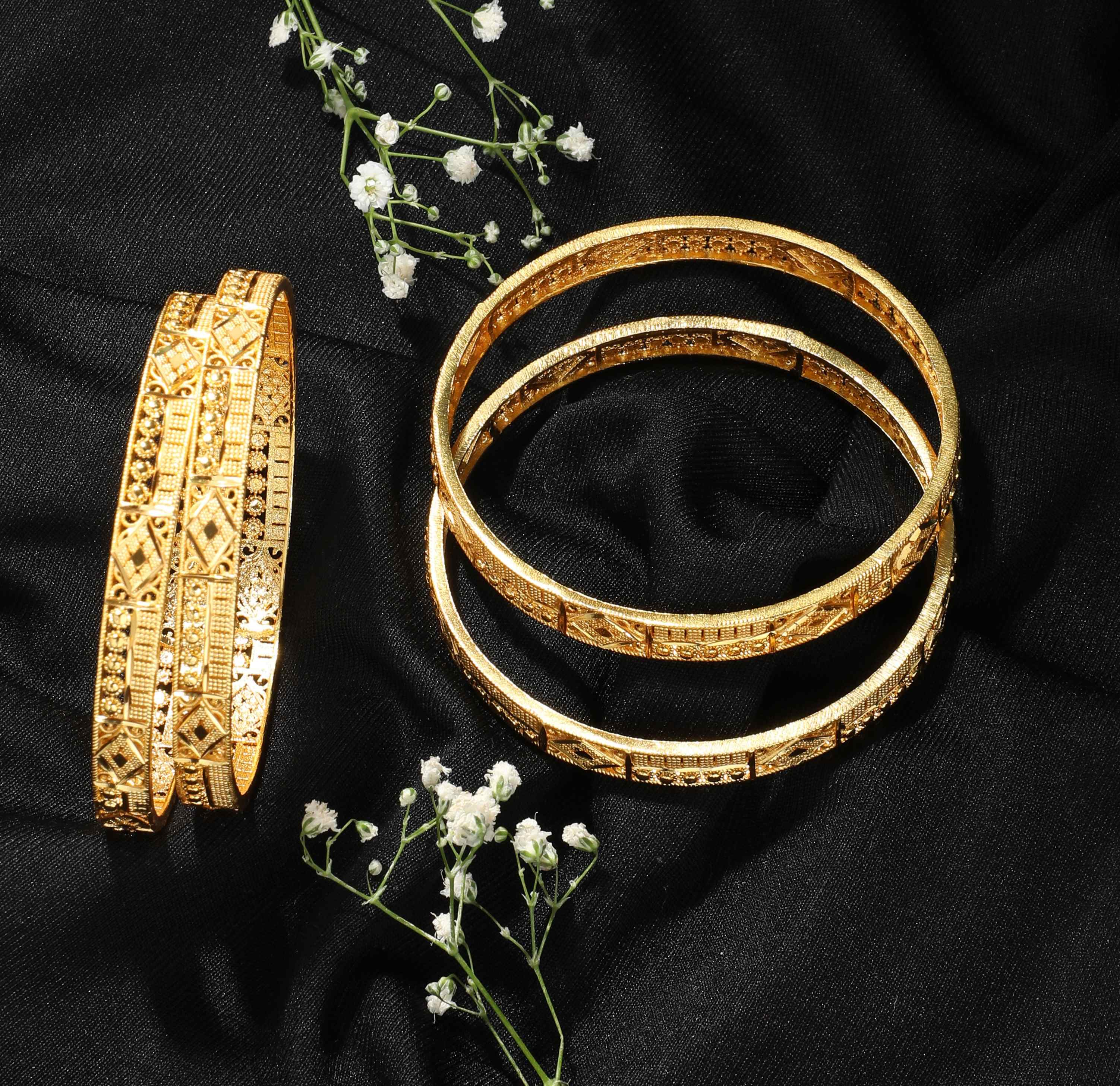 The Nila Gold Forming Plain Bangles