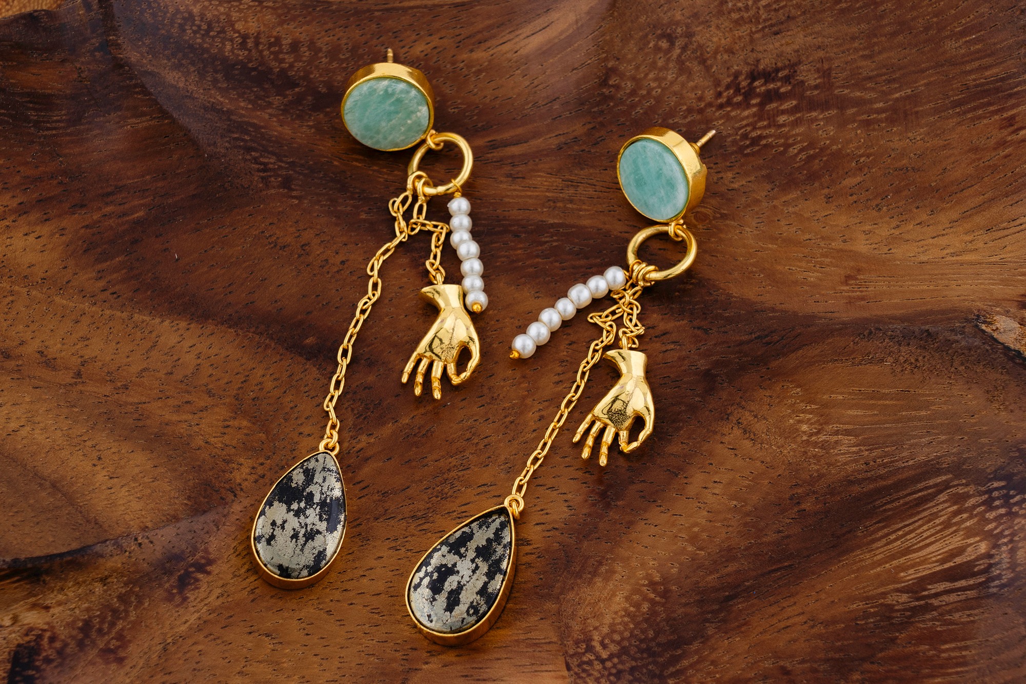 Tri-colour danglers