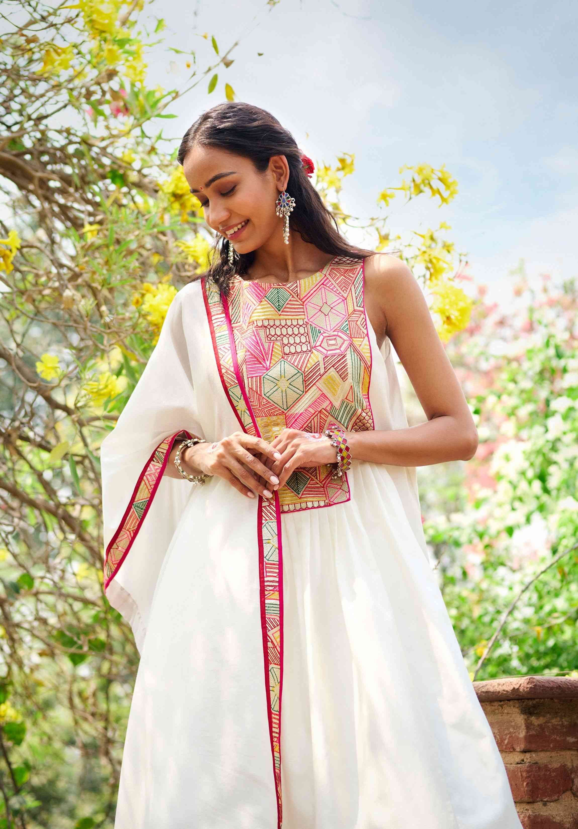 Mithai Offwhite Sleeveless Kurta Set