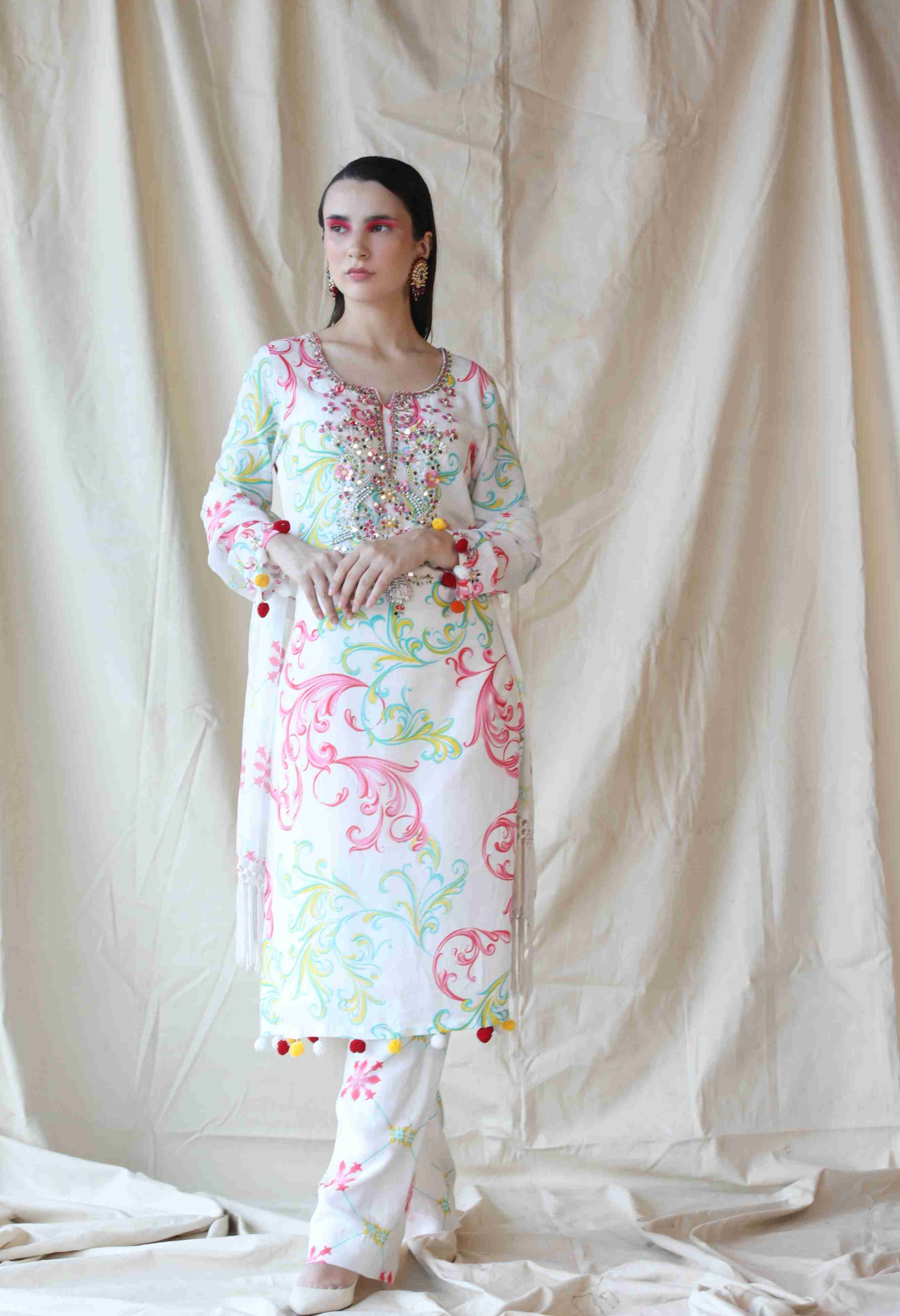 INAYA WHITE  P/G PRINTED KURTA SET 