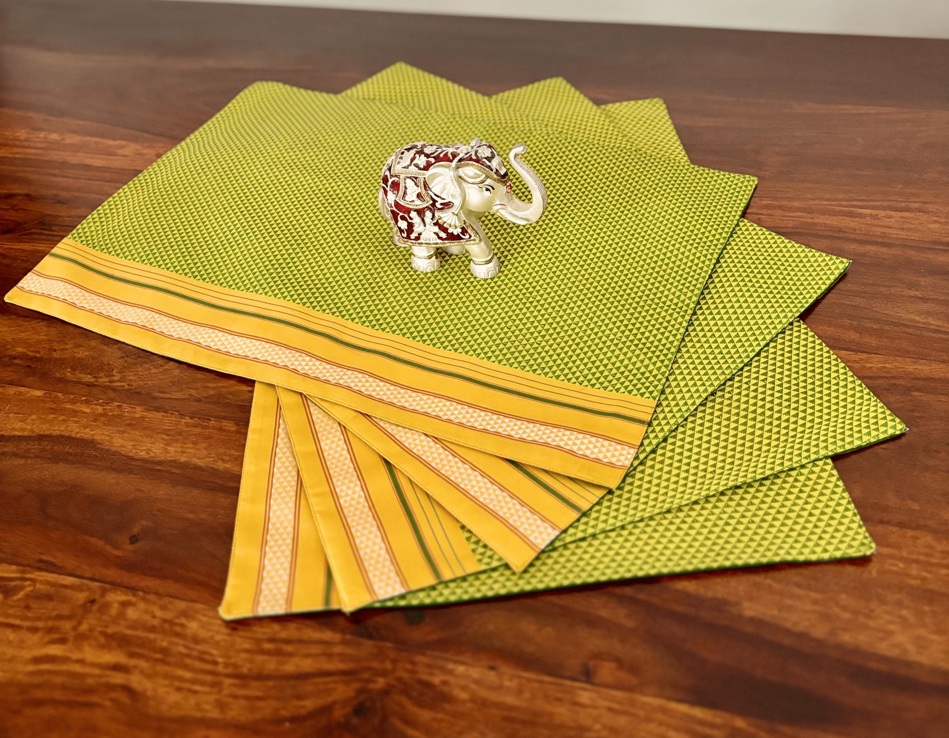 Khun Table Mat