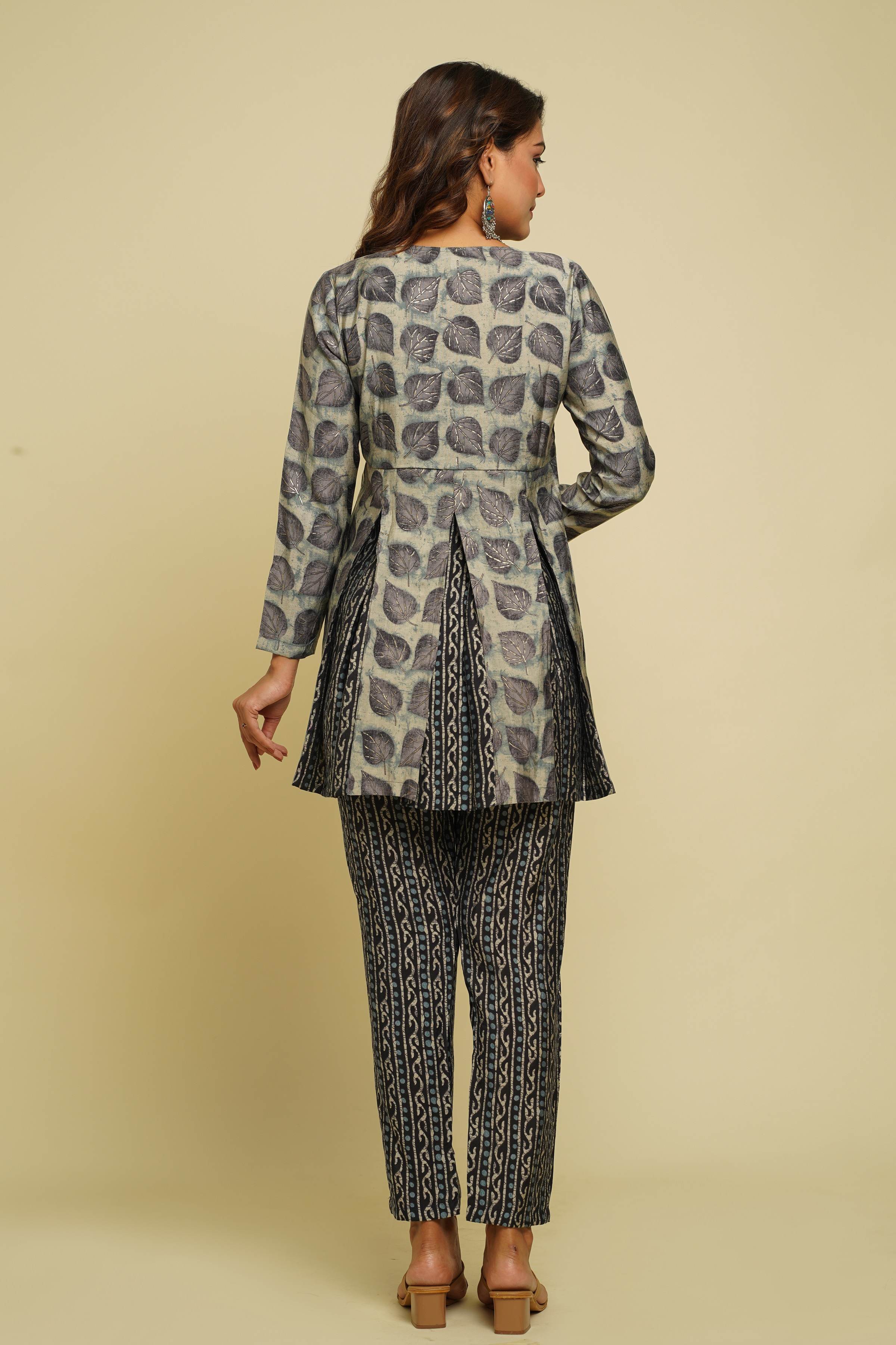 BEAUTIFUL GREY PRINTED V-NECK DESIGN CO-ORD SET
