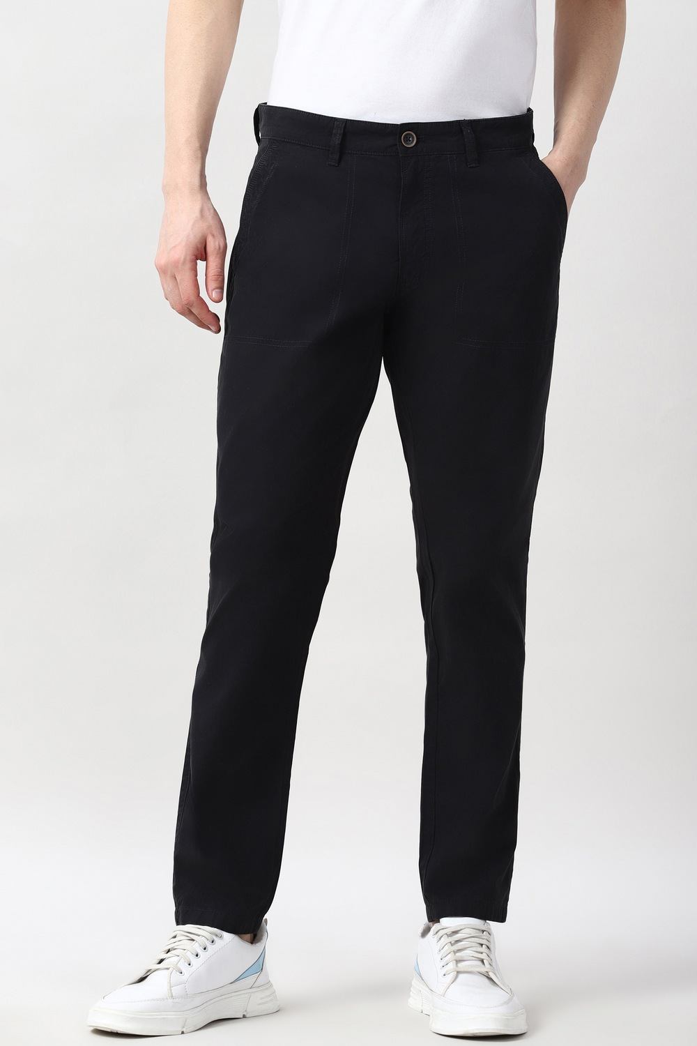 Men Black Solid Tapered Fit Casual Trousers