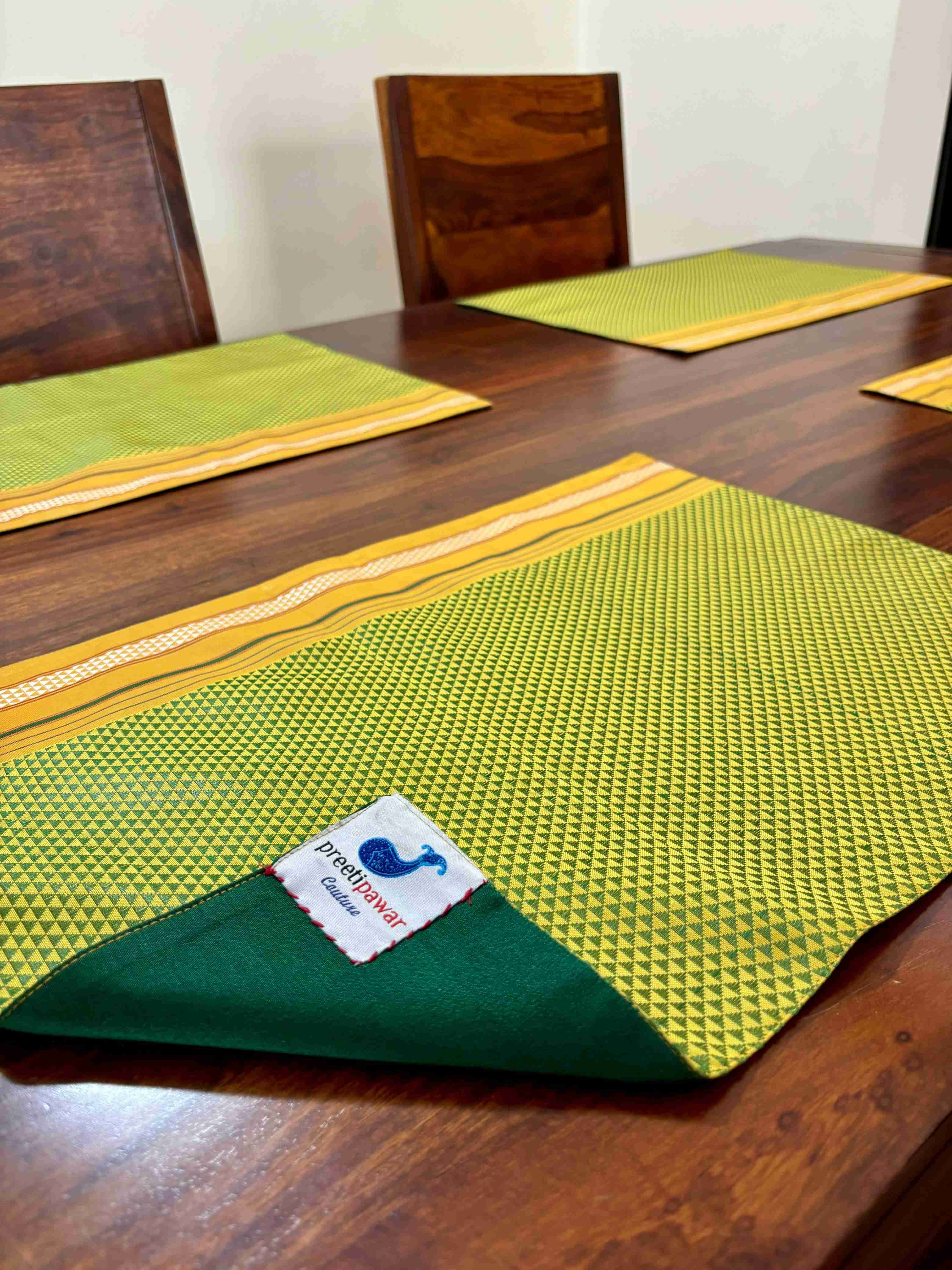 Khun Table Mat