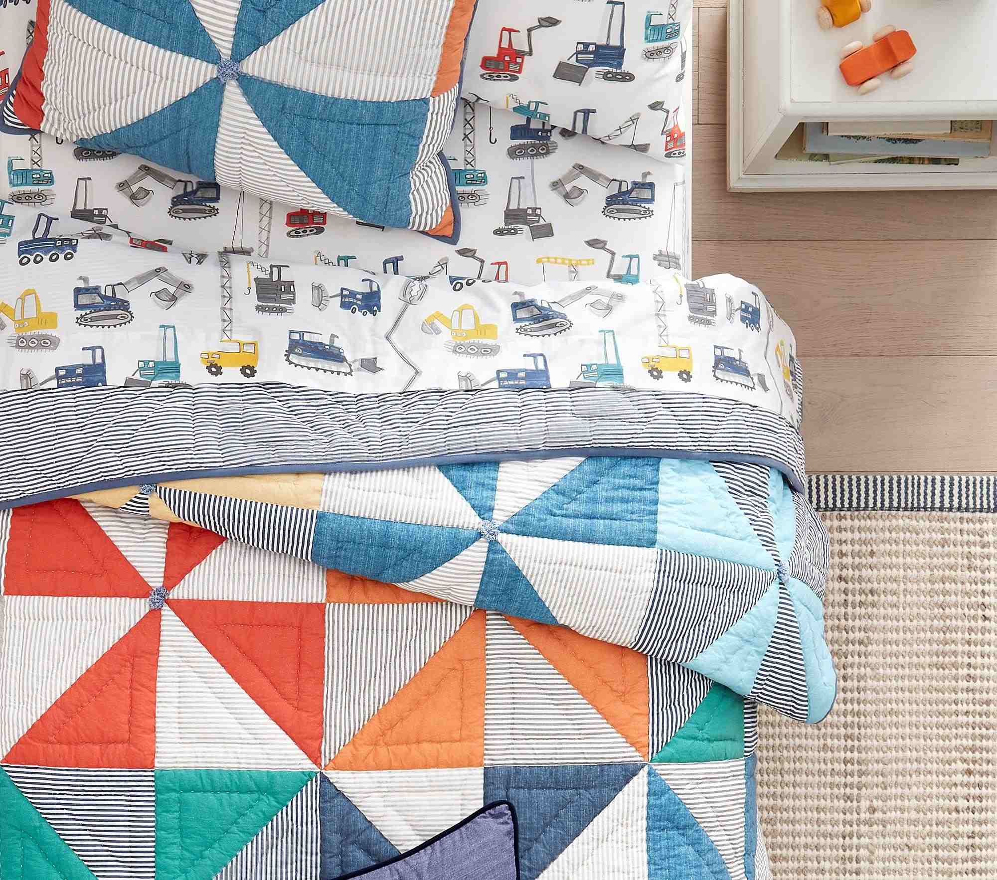 Pinwheel Quilt & Shams