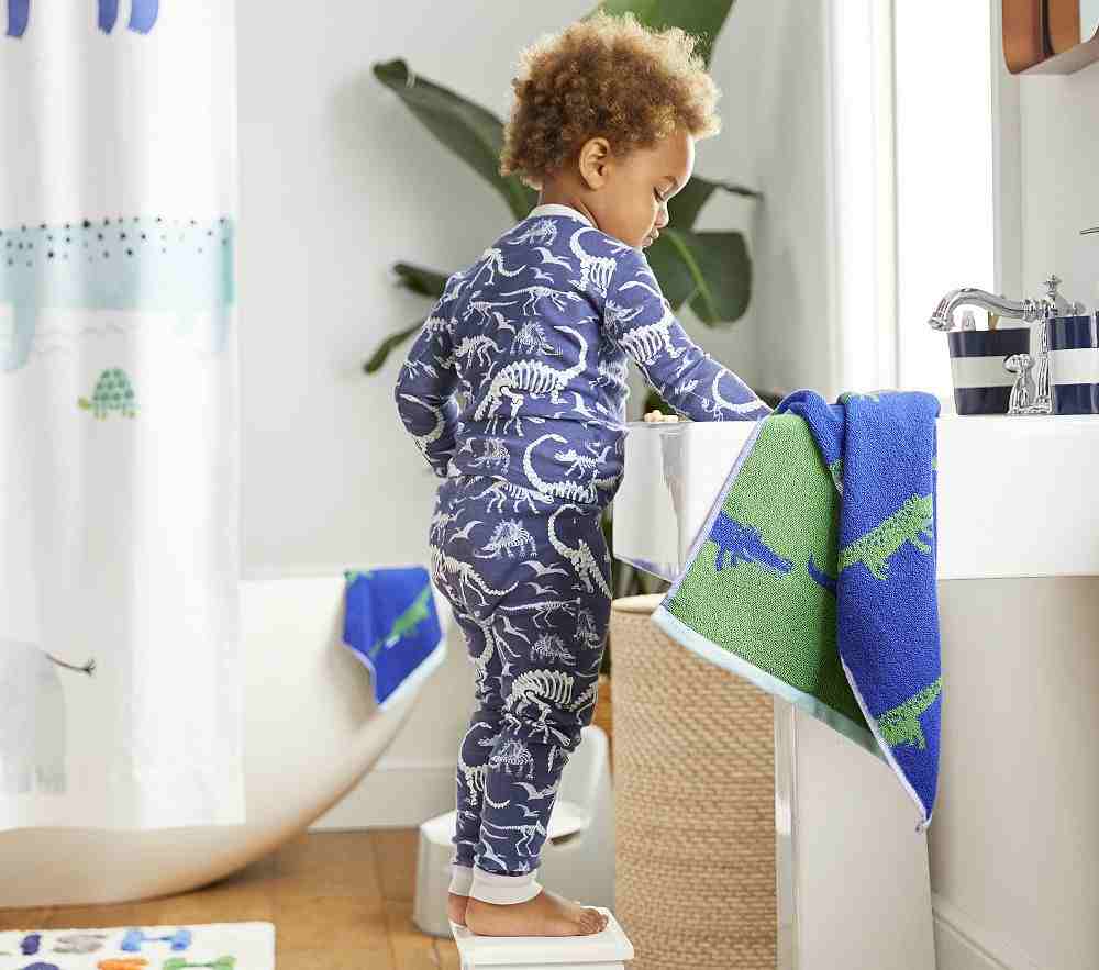 Alligator Jacquard Towel Collection