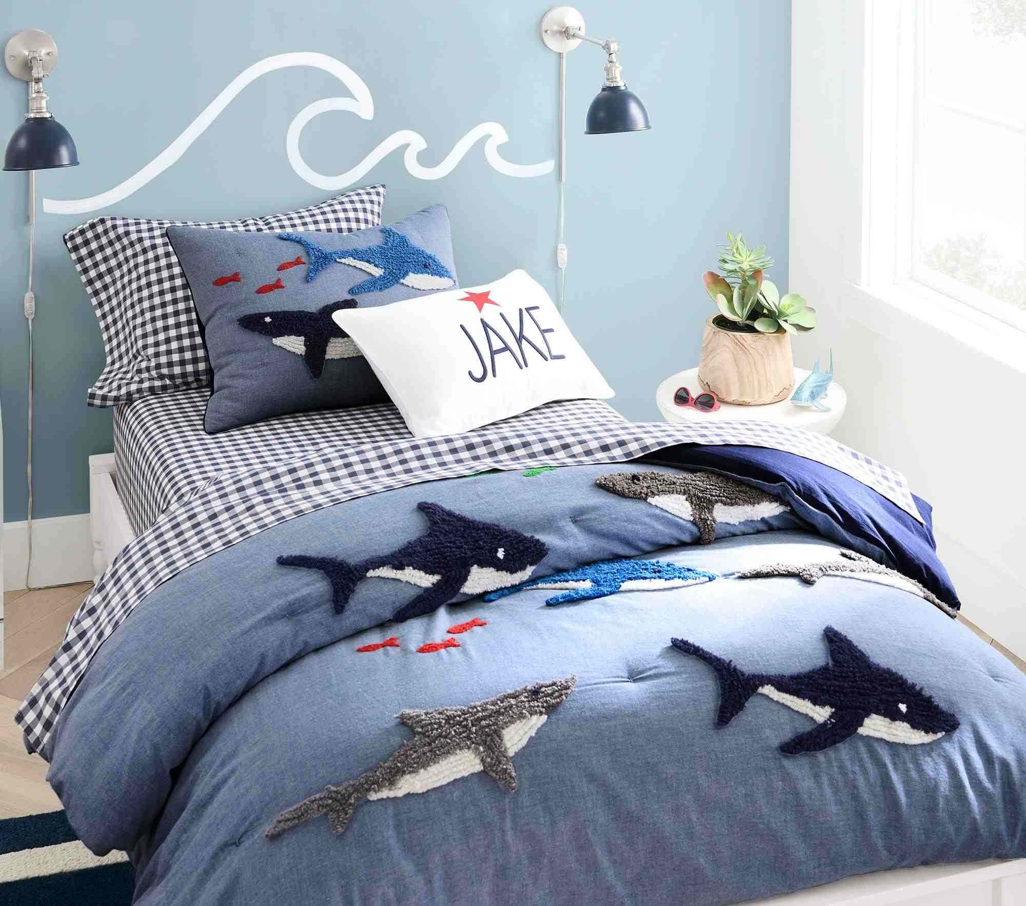Candlewick Sharks ComforterTwinMulti