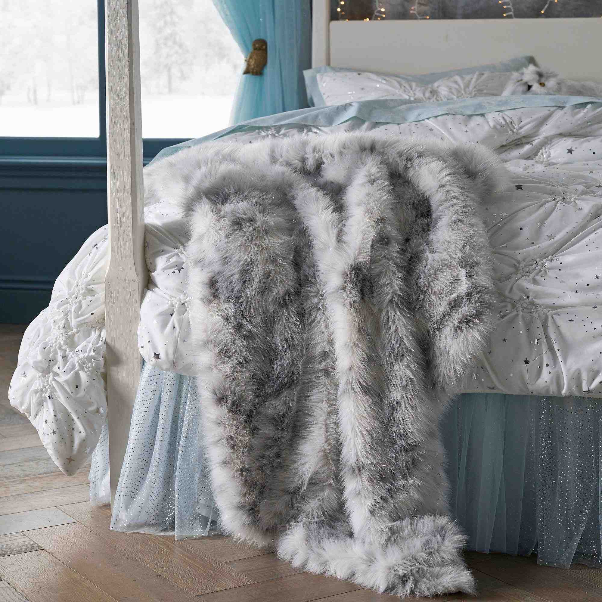 Harry Potter™ Hedwig™ Sparkle Faux Fur Throw Blanket