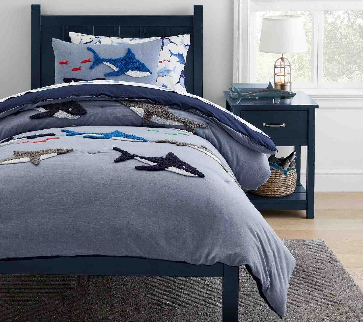Candlewick Sharks ComforterSTANDARD SHAMMulti