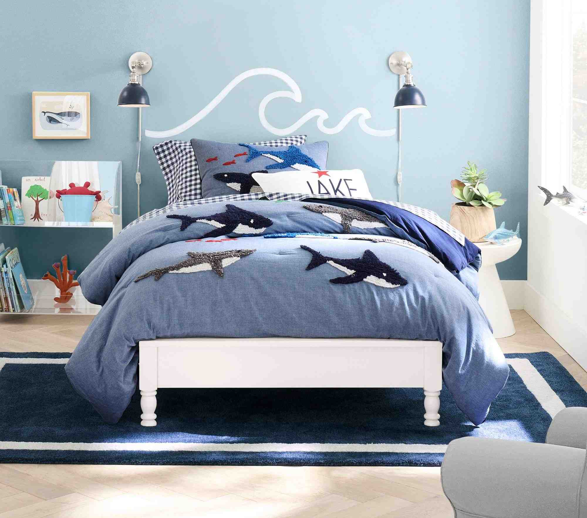 Candlewick Sharks ComforterSTANDARD SHAMMulti