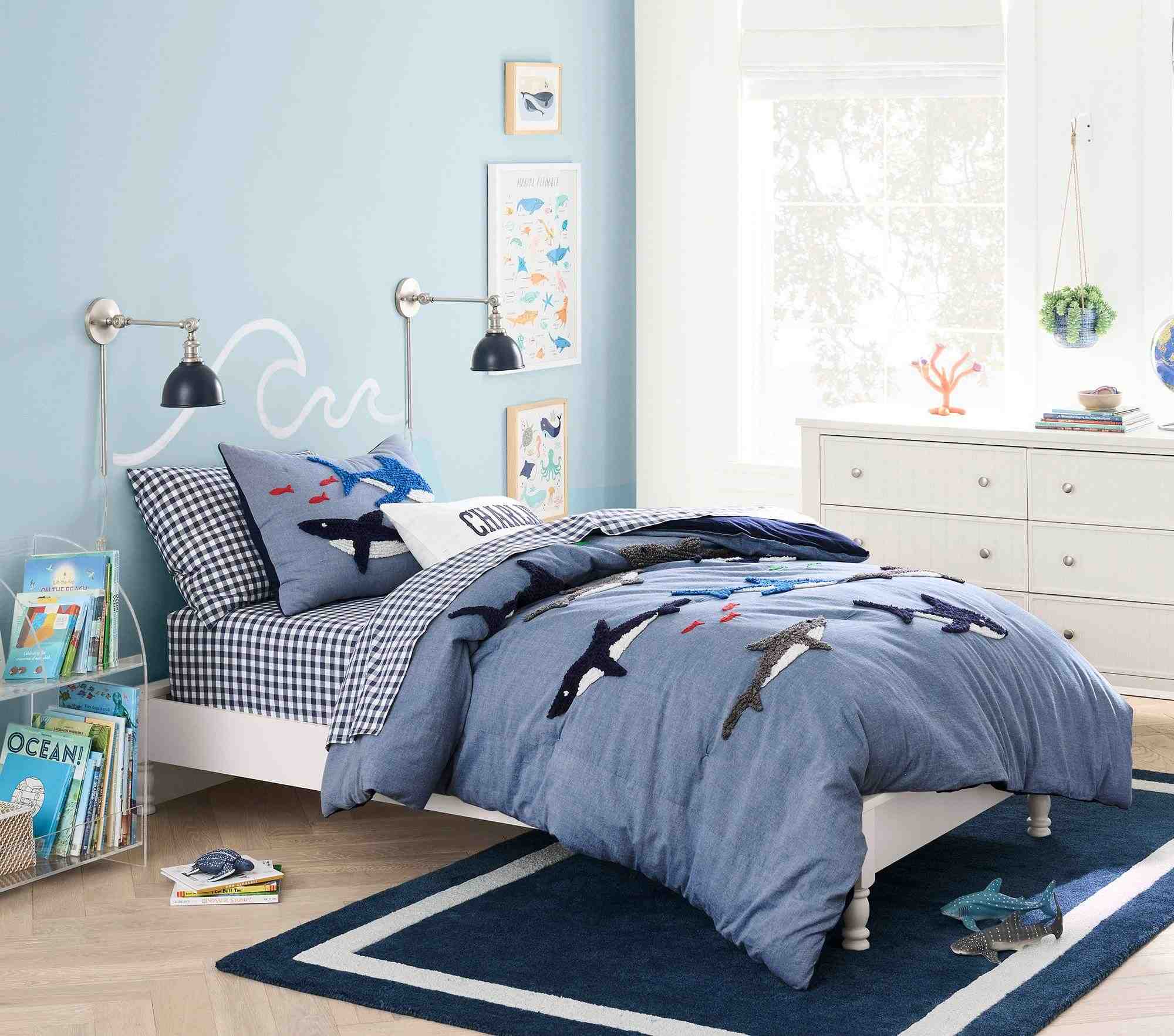 Candlewick Sharks ComforterSTANDARD SHAMMulti