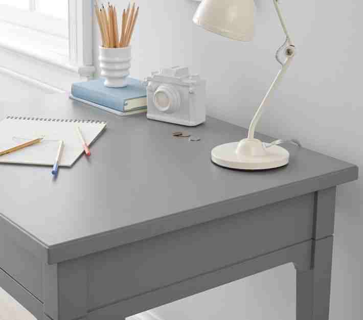 Morgan Simple Desk and Hutch