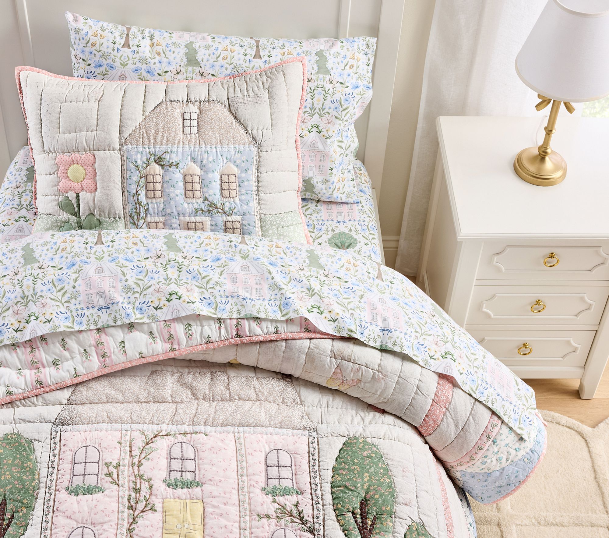 Dollhouse Wholecloth Quilt & Shams