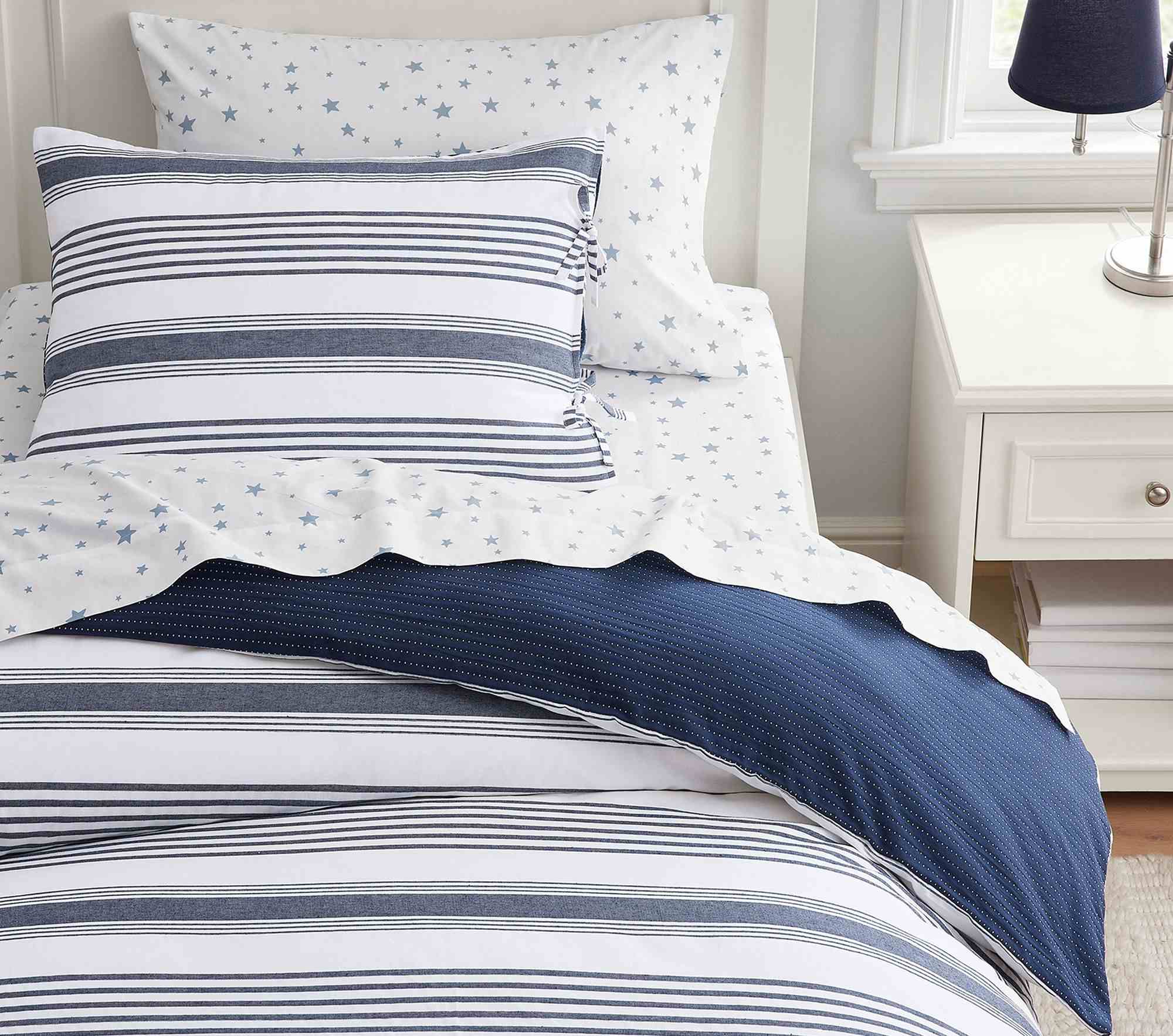 Reversible Matelasse Duvet Cover & Shams